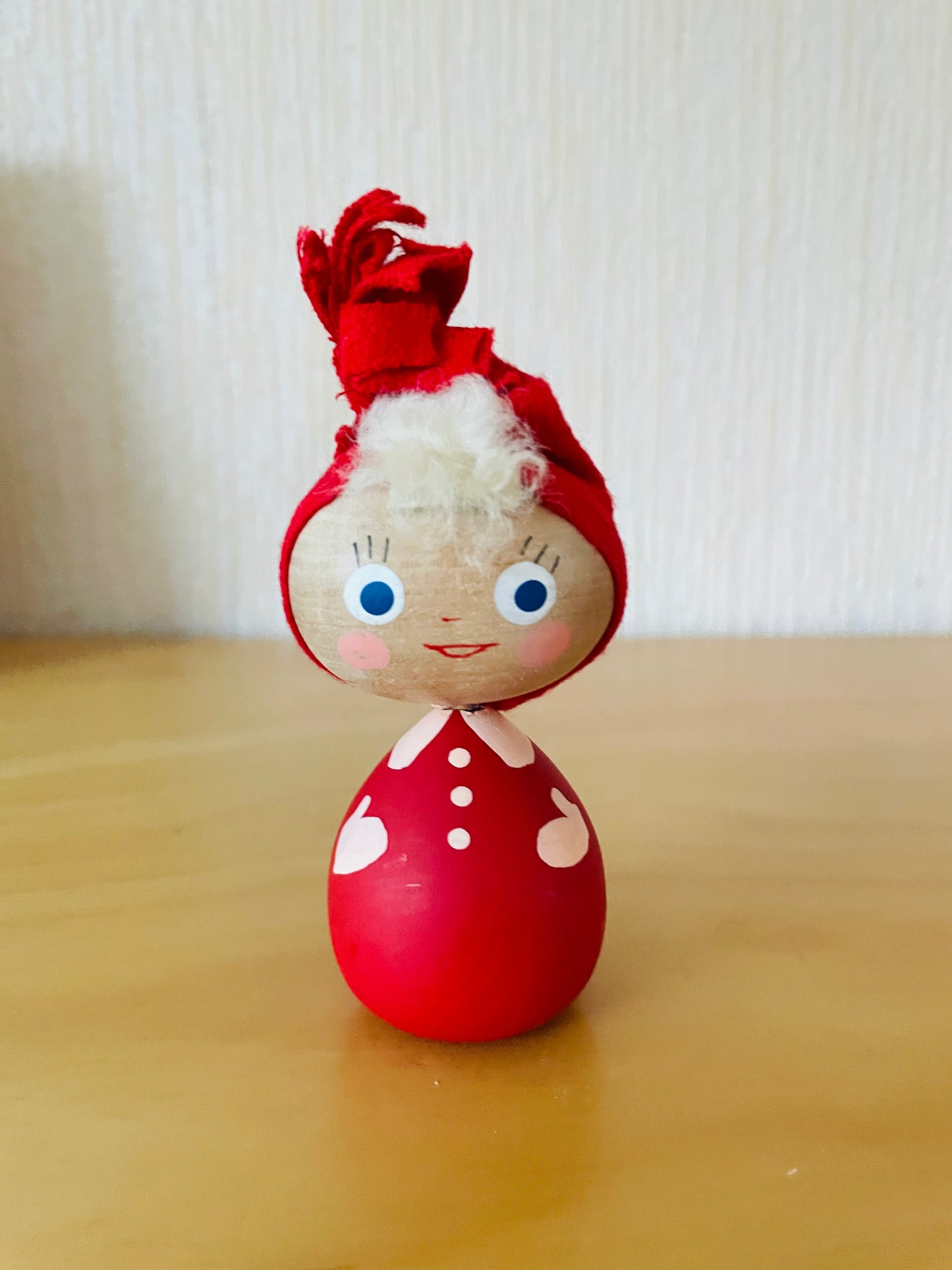 北欧のクリスマス/Svensk Hemslöjd/ニッせの女の子/木製人形