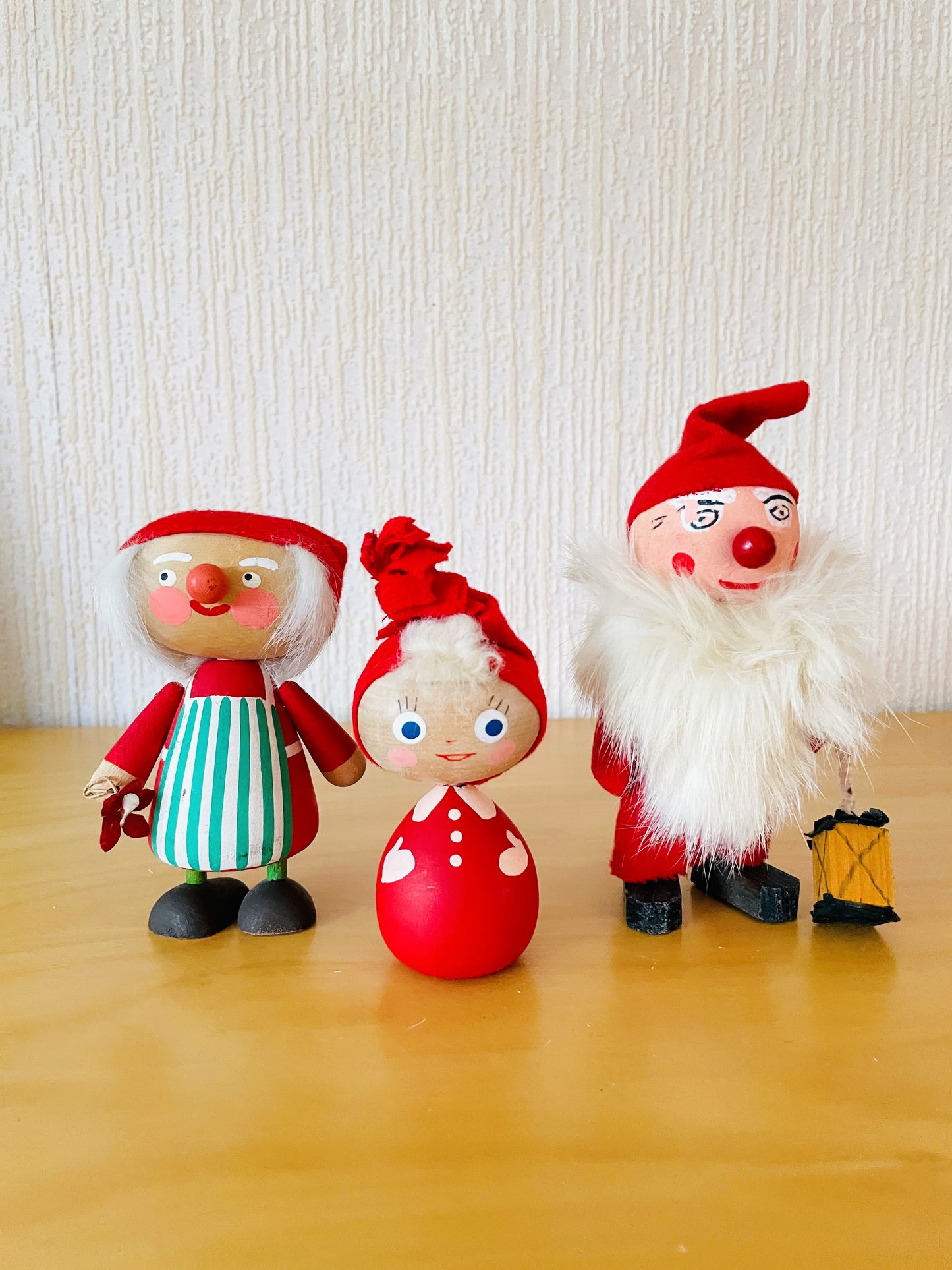 北欧のクリスマス/Svensk Hemslöjd/ニッせの女の子/木製人形