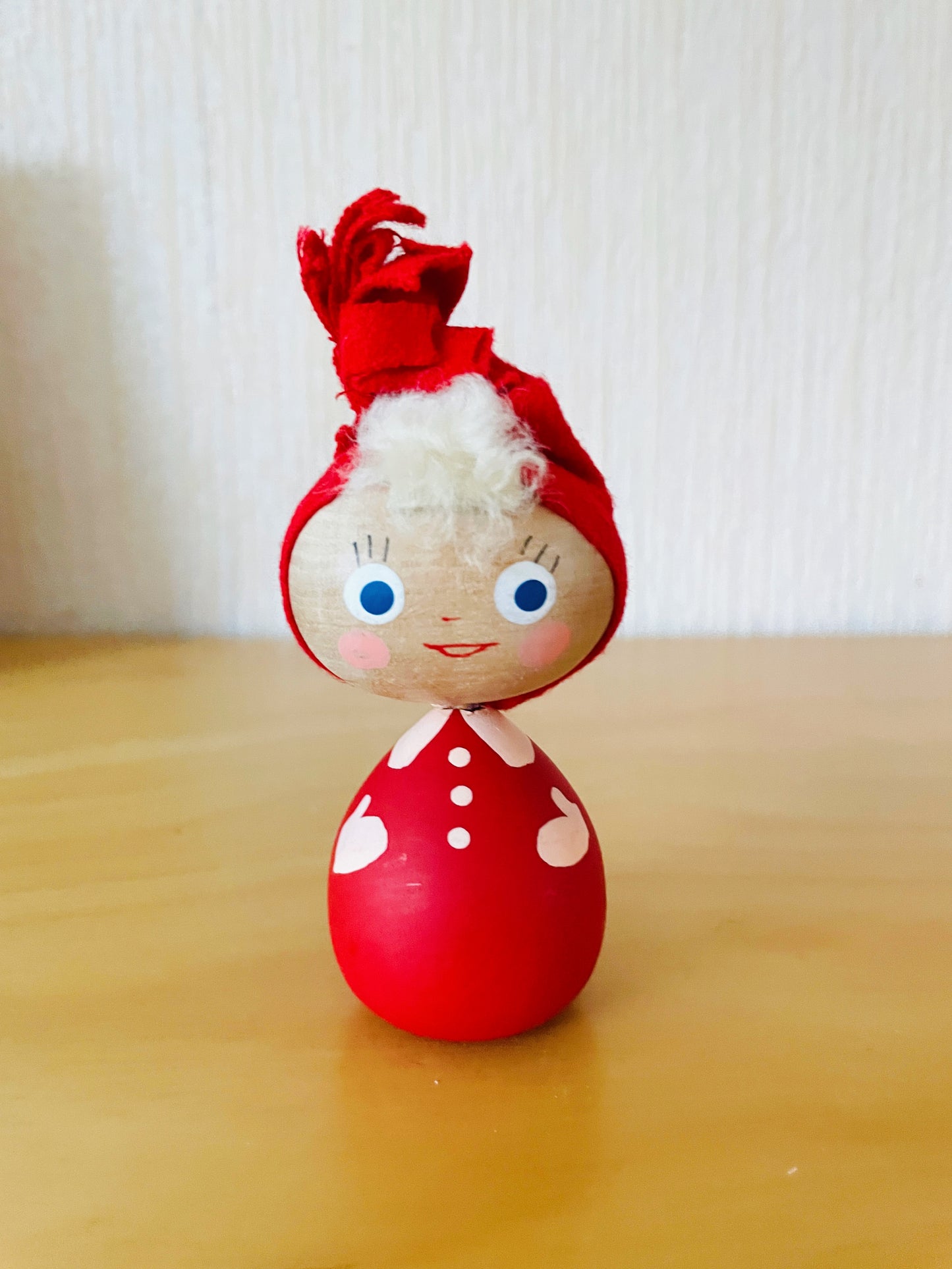 北欧のクリスマス/Svensk Hemslöjd/ニッせの女の子/木製人形