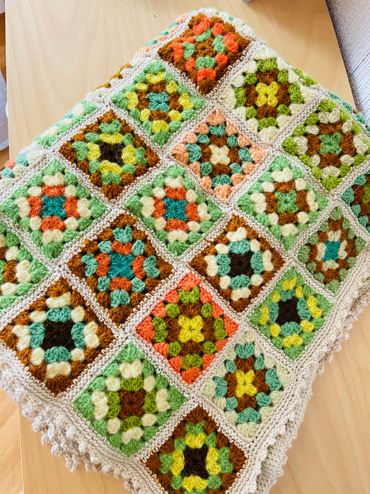 北欧手工芸/Mormors Rutor/手編みの膝掛け/パッチワーク/174cm x 74cm