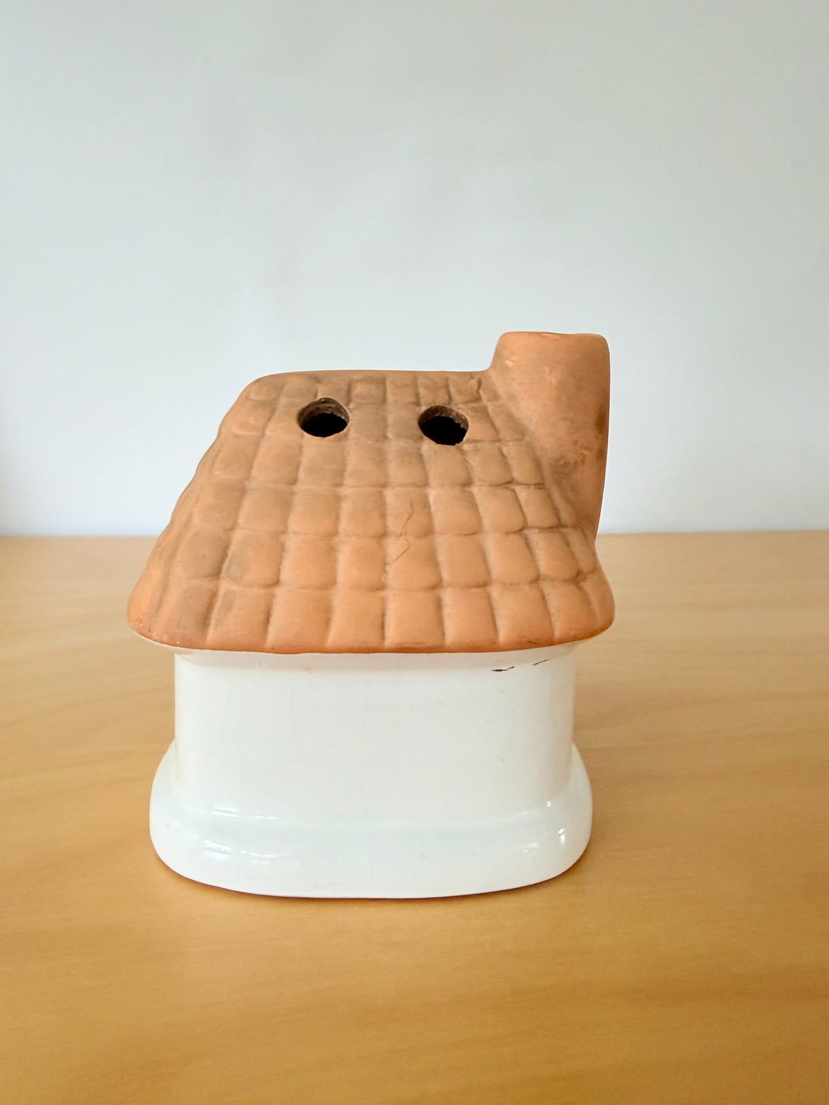北欧ヴィンテージ/白い壁の煙突がある可愛いお家/キャンドルホルダー