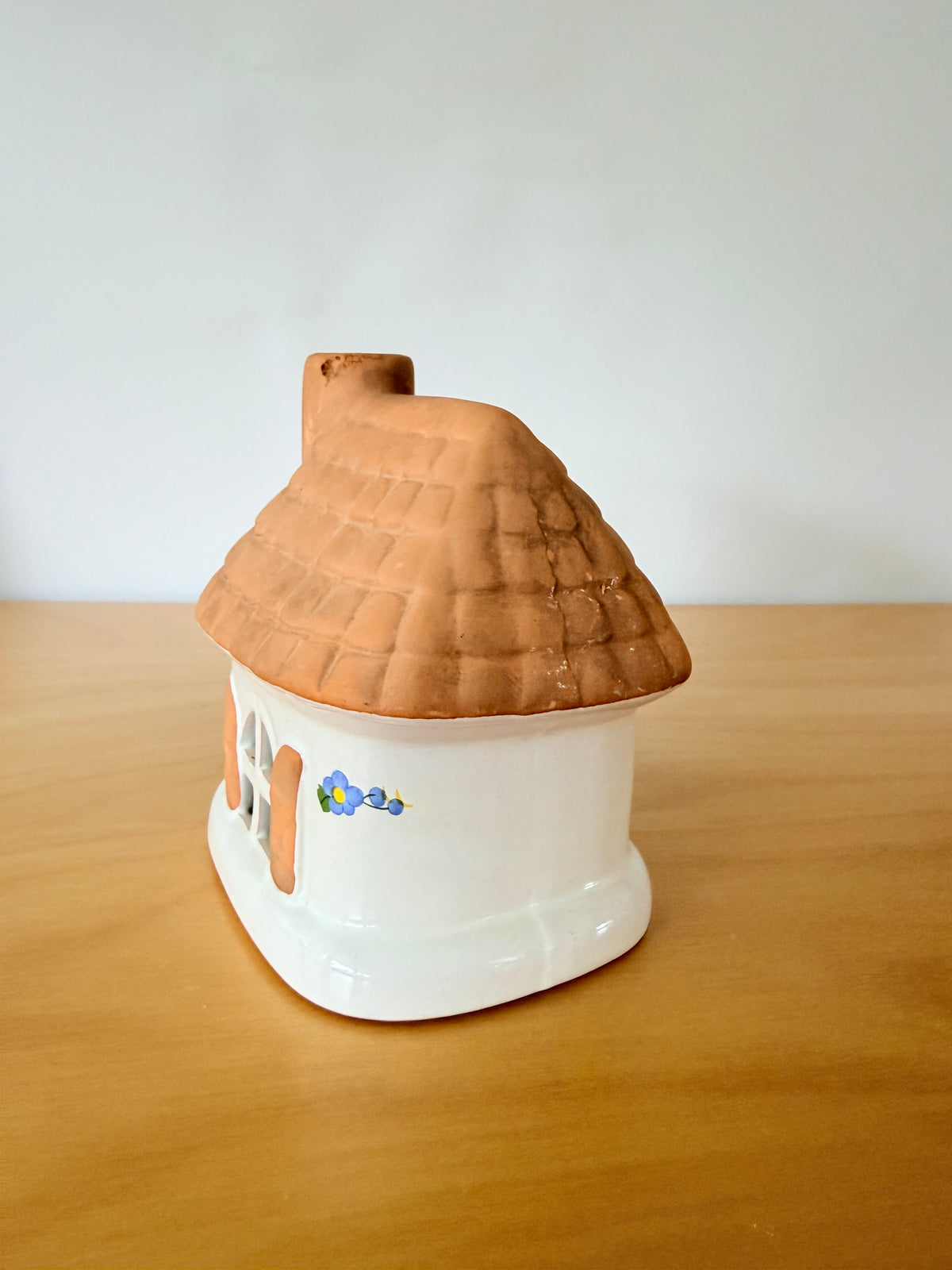 北欧ヴィンテージ/白い壁の煙突がある可愛いお家/キャンドルホルダー