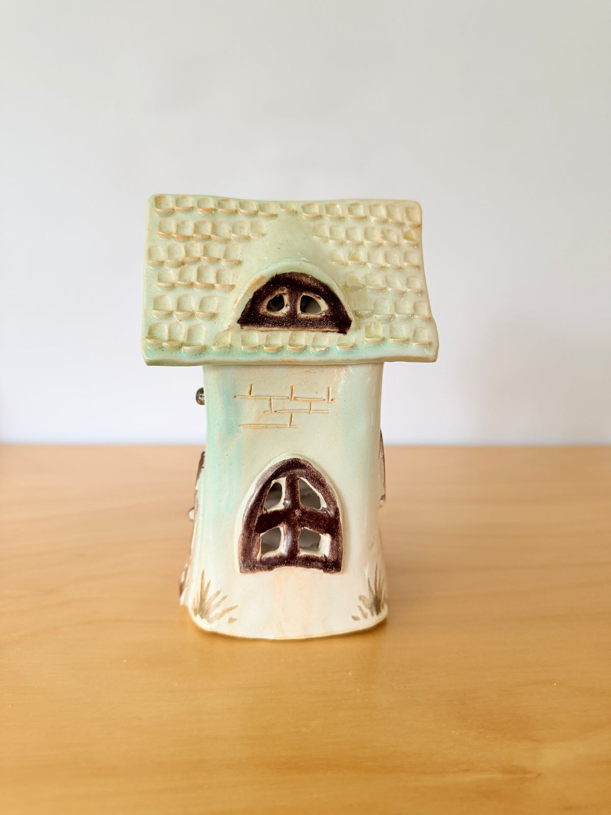 北欧ヴィンテージ/おしゃれな窓の沢山あるお家型キャンドルホルダー