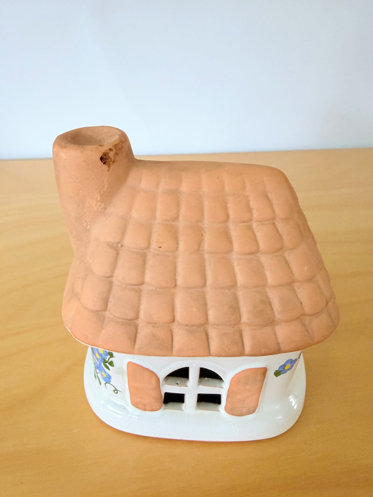 北欧ヴィンテージ/白い壁の煙突がある可愛いお家/キャンドルホルダー