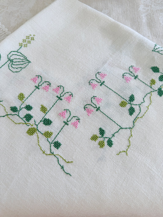 北欧刺繍のテーブルクロス/リンネソウのお花リネン地/84cm x 84xm