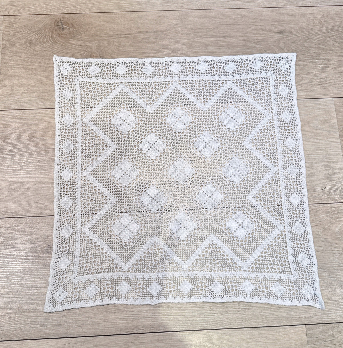 北欧伝統手芸品/Näversöm/ネーバースム/テーブルクロス/45cm x 45cm