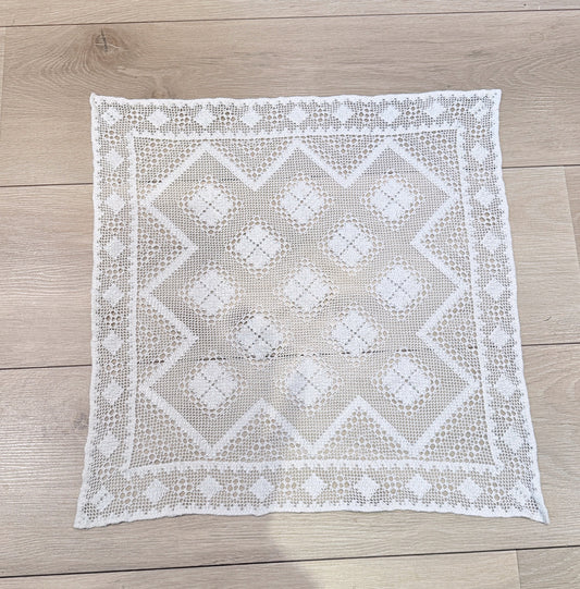 北欧伝統手芸品/Näversöm/ネーバースム/テーブルクロス/45cm x 45cm
