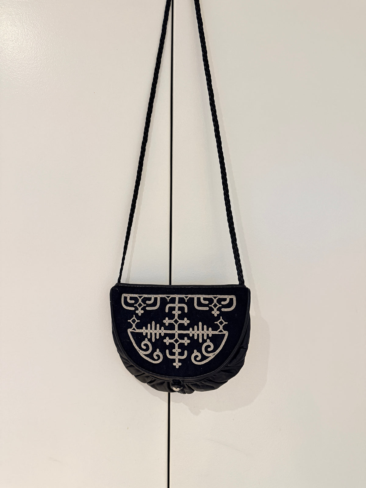 Sameslöjd/北スウエーデンサーミ伝統手工芸品/トナカイ革のバッグ/ブラック/Nr.1