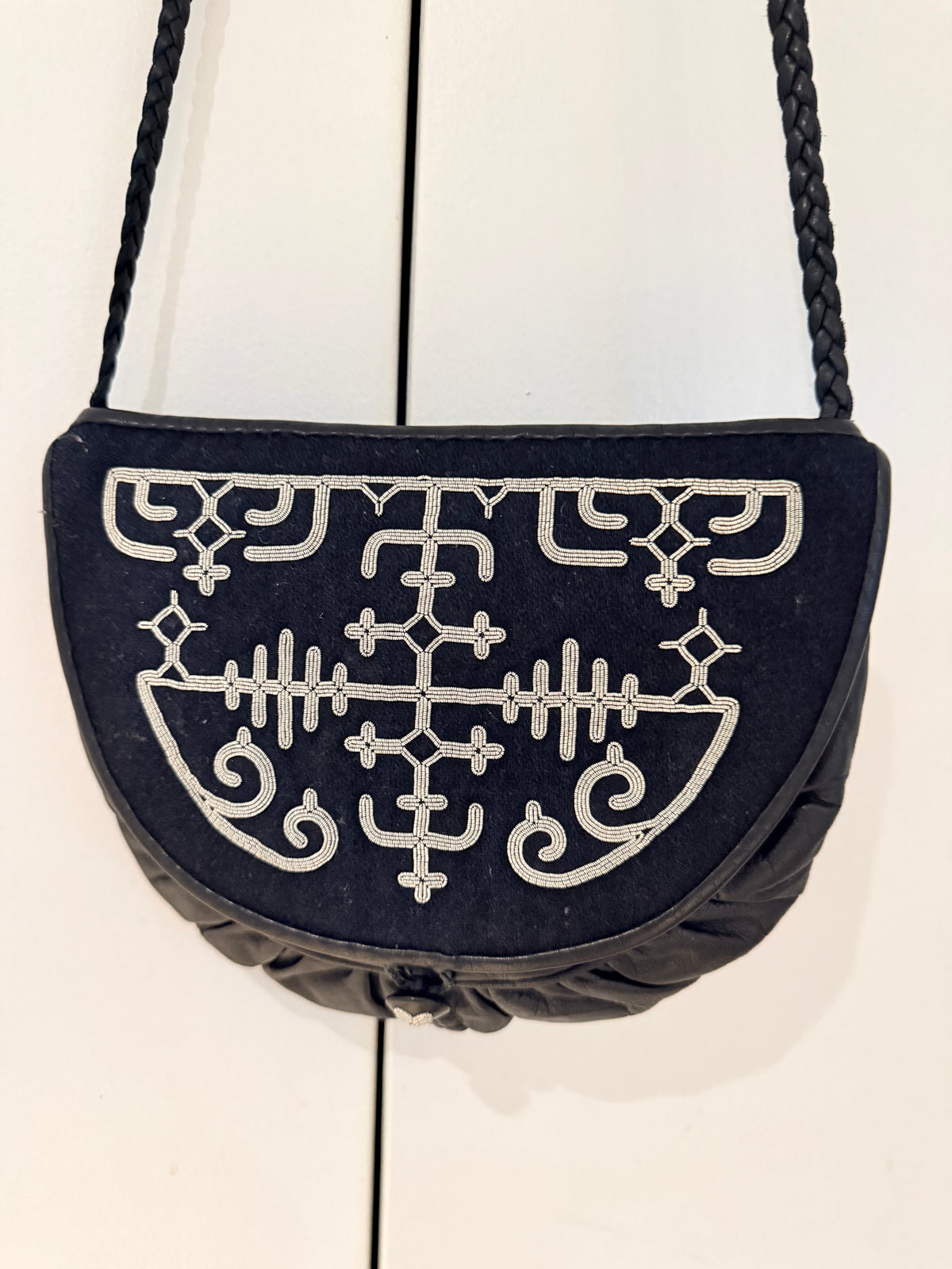 Sameslöjd/北スウエーデンサーミ伝統手工芸品/トナカイ革のバッグ/ブラック/Nr.1
