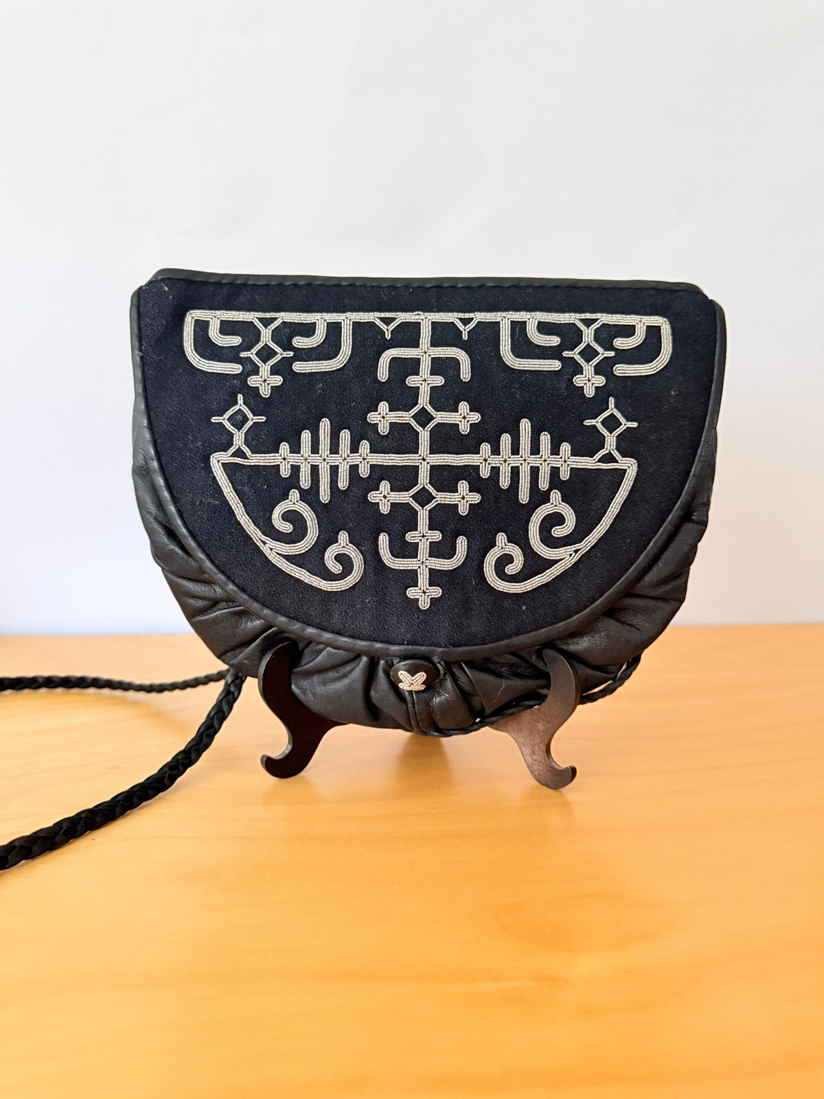 Sameslöjd/北スウエーデンサーミ伝統手工芸品/トナカイ革のバッグ/ブラック/Nr.1