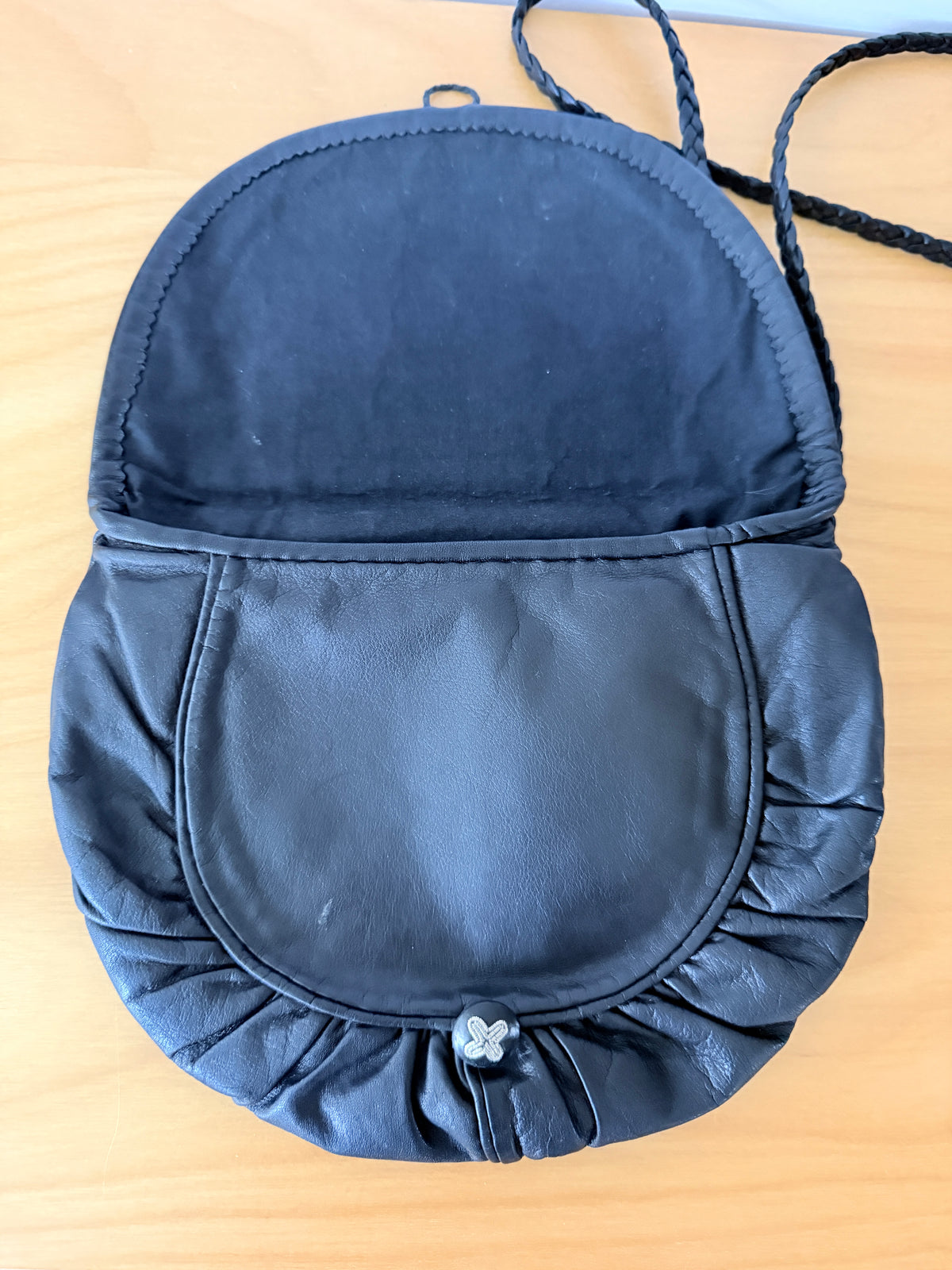 Sameslöjd/北スウエーデンサーミ伝統手工芸品/トナカイ革のバッグ/ブラック/Nr.1