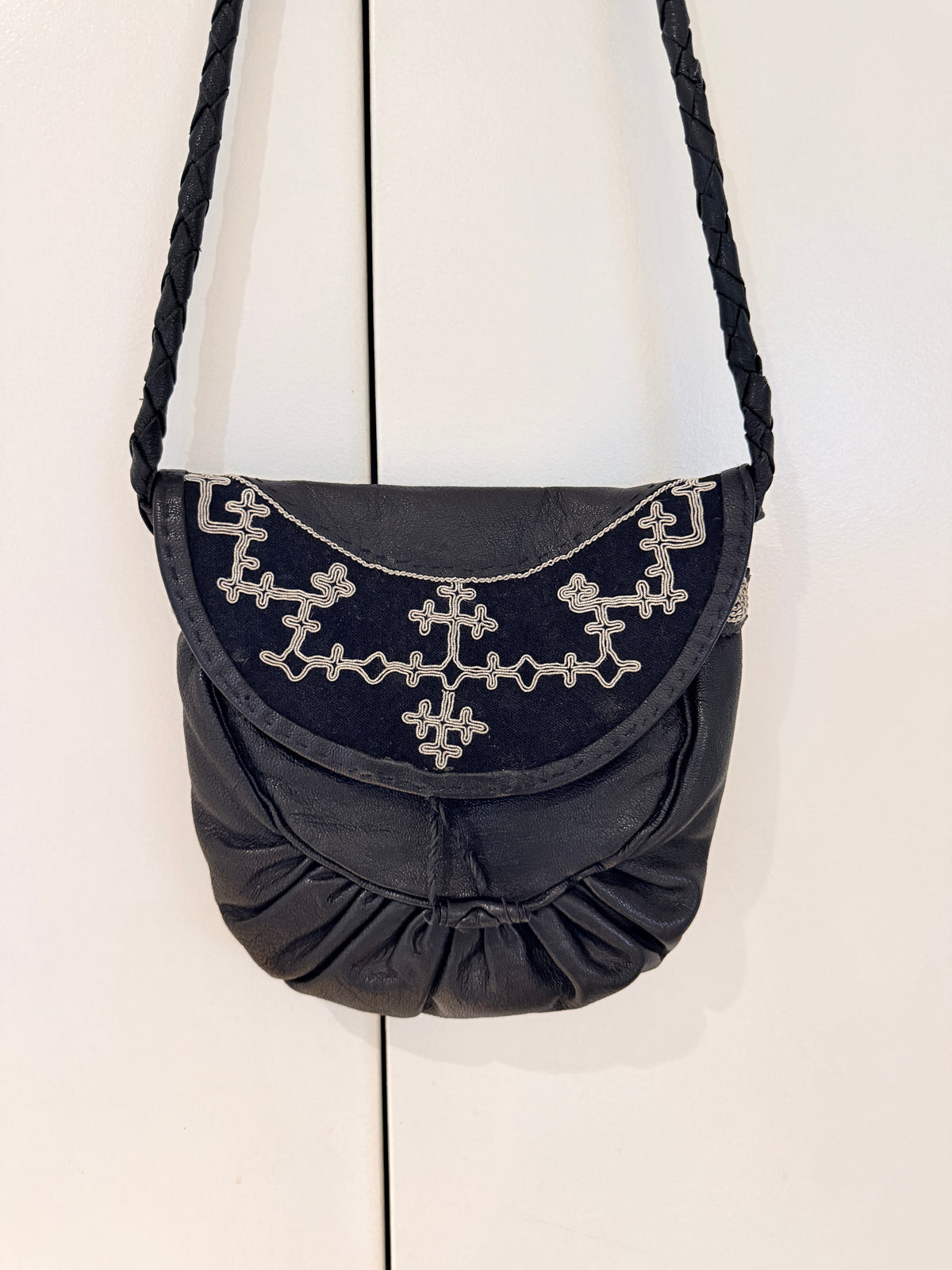 Sameslöjd/北スウエーデンサーミ伝統手工芸品/トナカイ革のバッグ/ブラック/Nr.2
