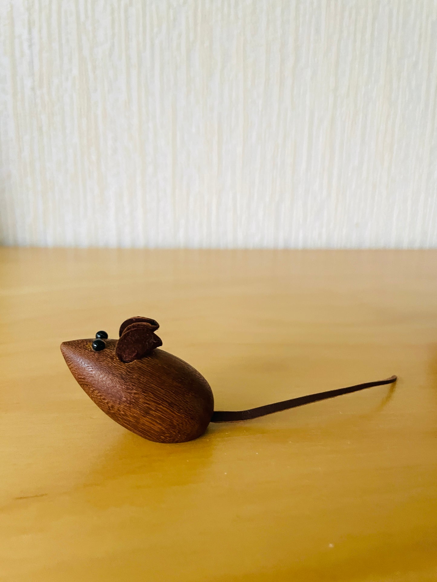 Objekt i teak/mus