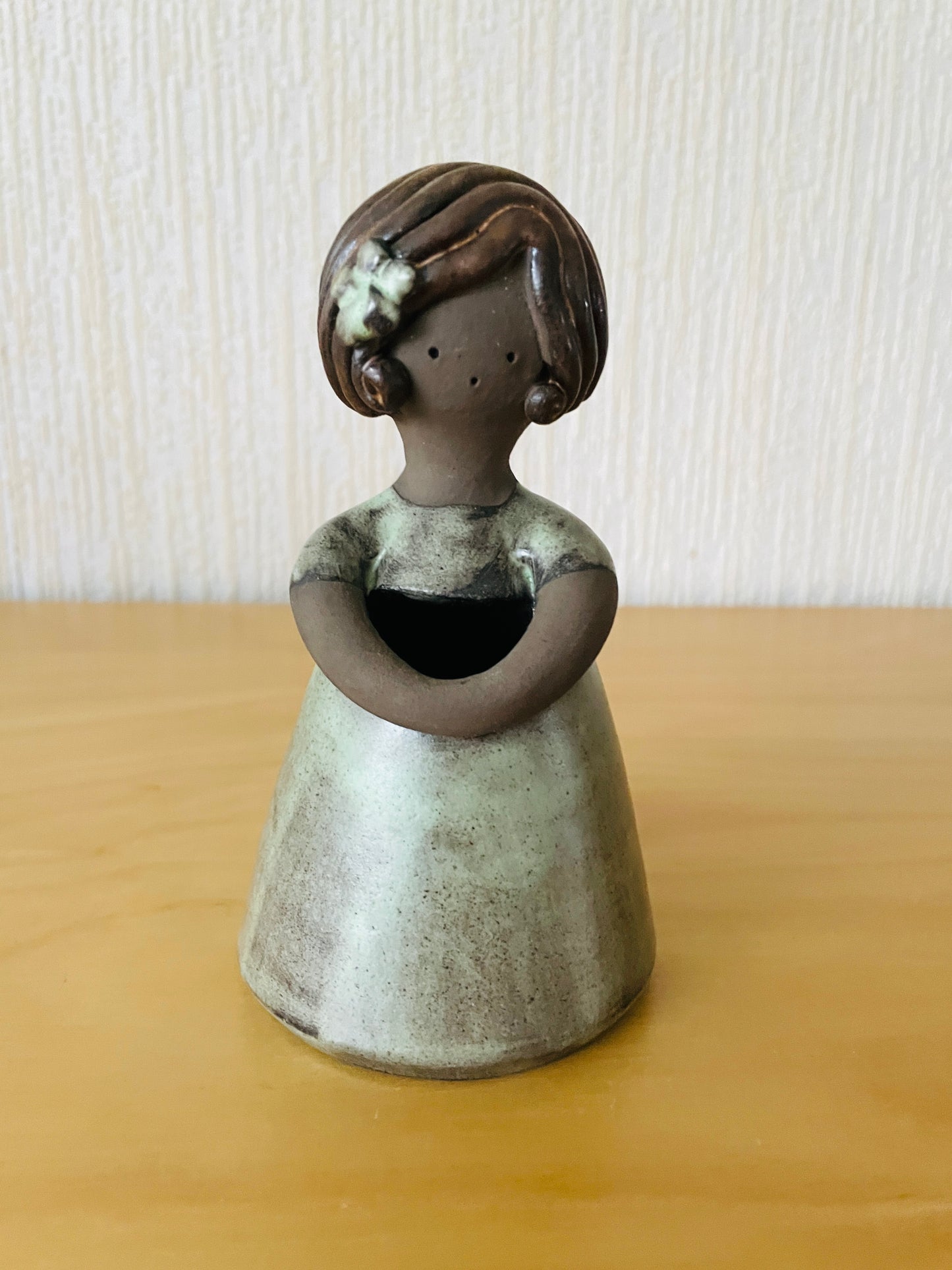 Elbogen Keramik / Flower Girl / Pastel Green