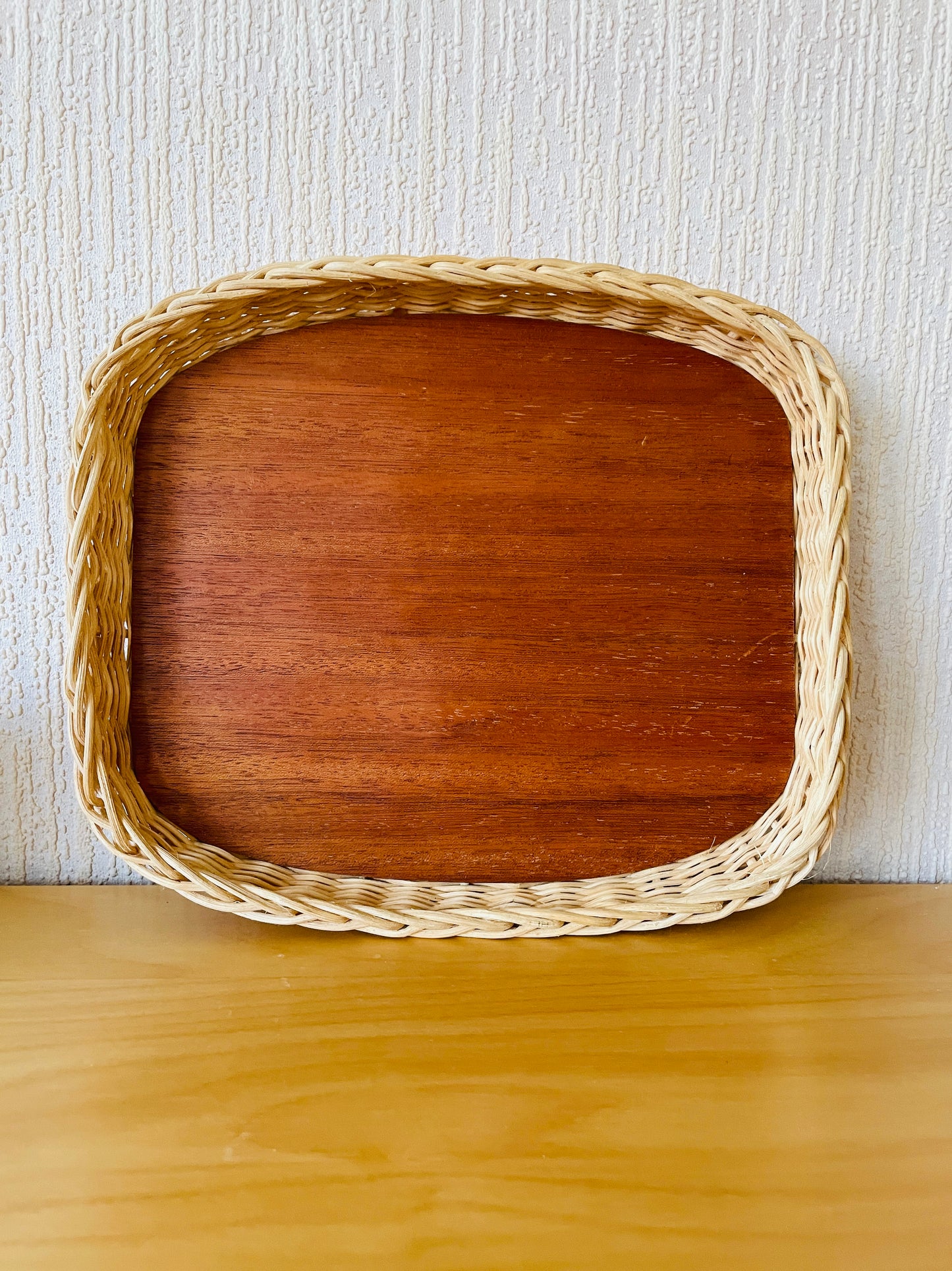 チークと籐のスタイリッシュなトレイ/27cmx24cm