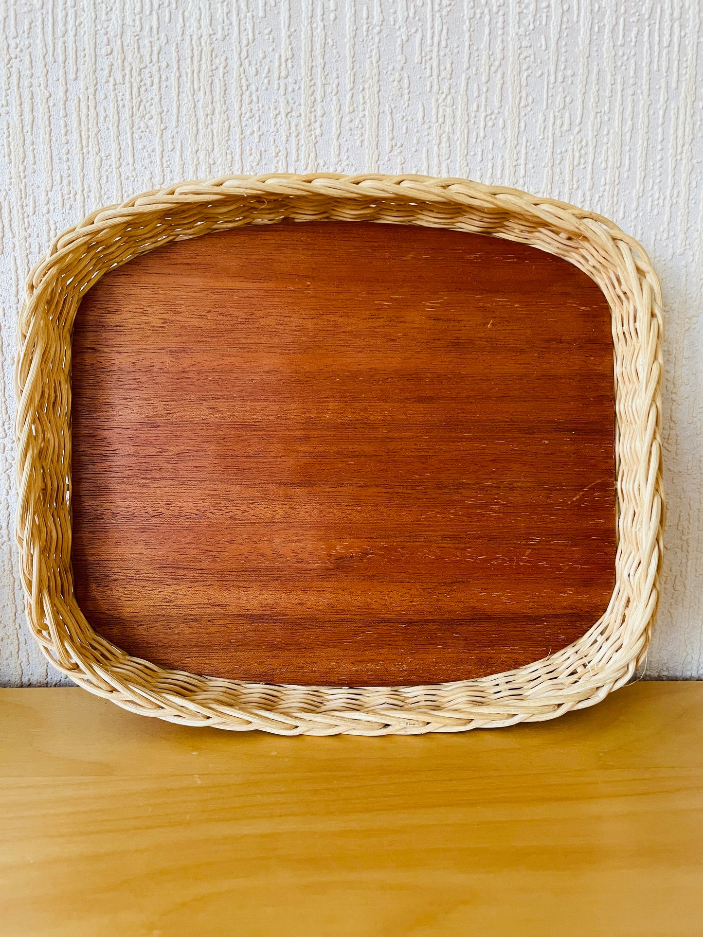 チークと籐のスタイリッシュなトレイ/27cmx24cm