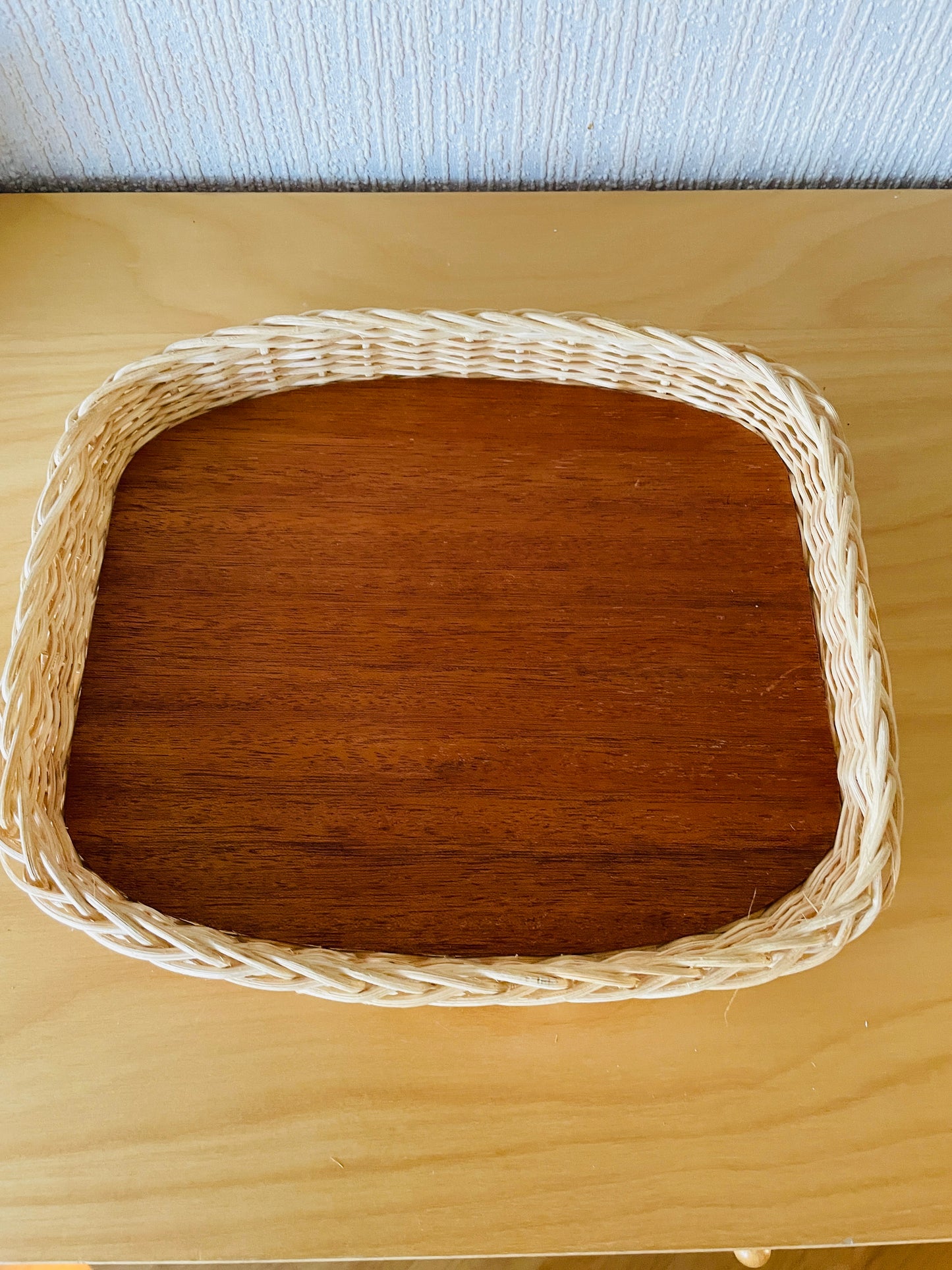 チークと籐のスタイリッシュなトレイ/27cmx24cm