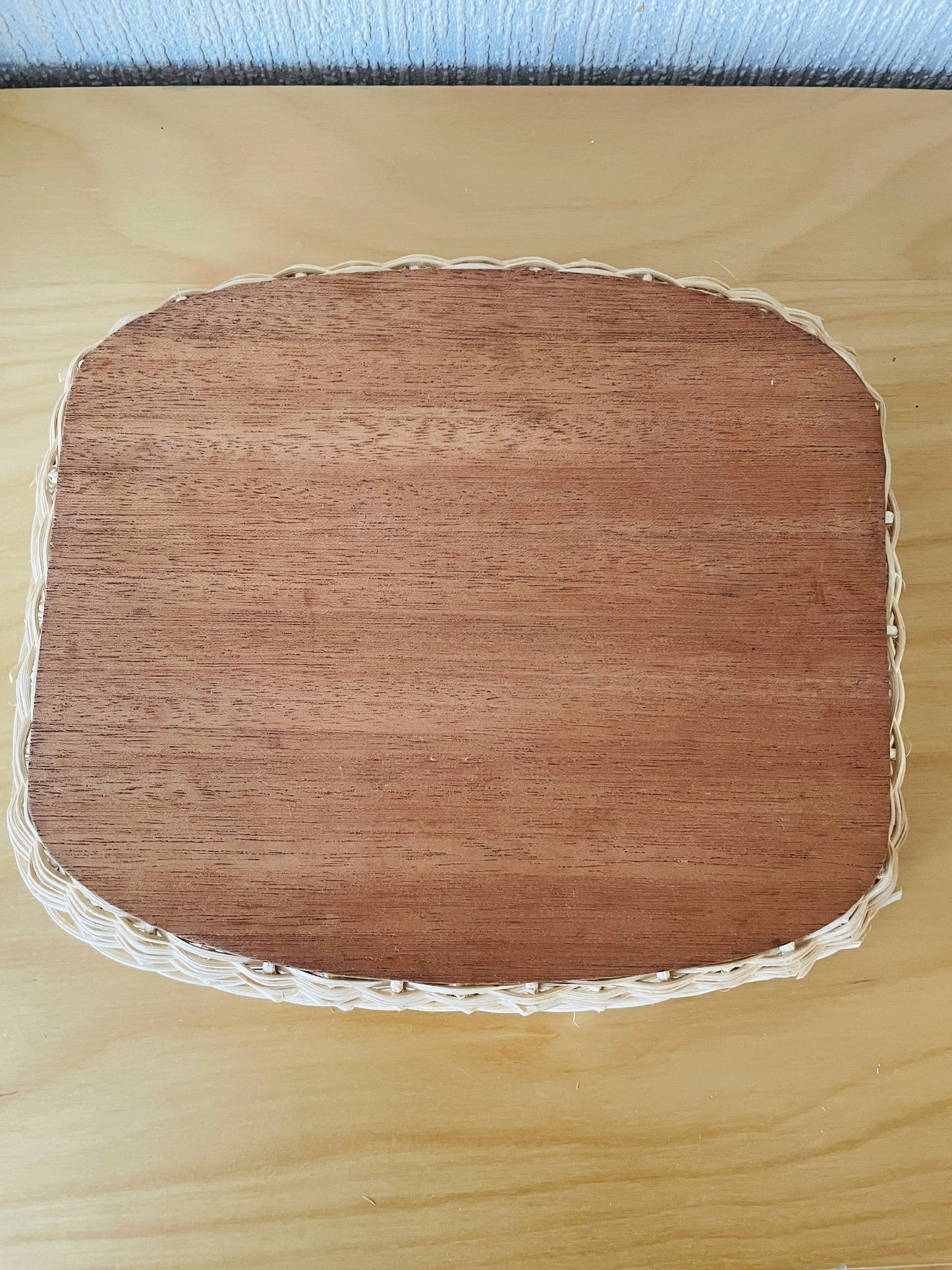 チークと籐のスタイリッシュなトレイ/27cmx24cm
