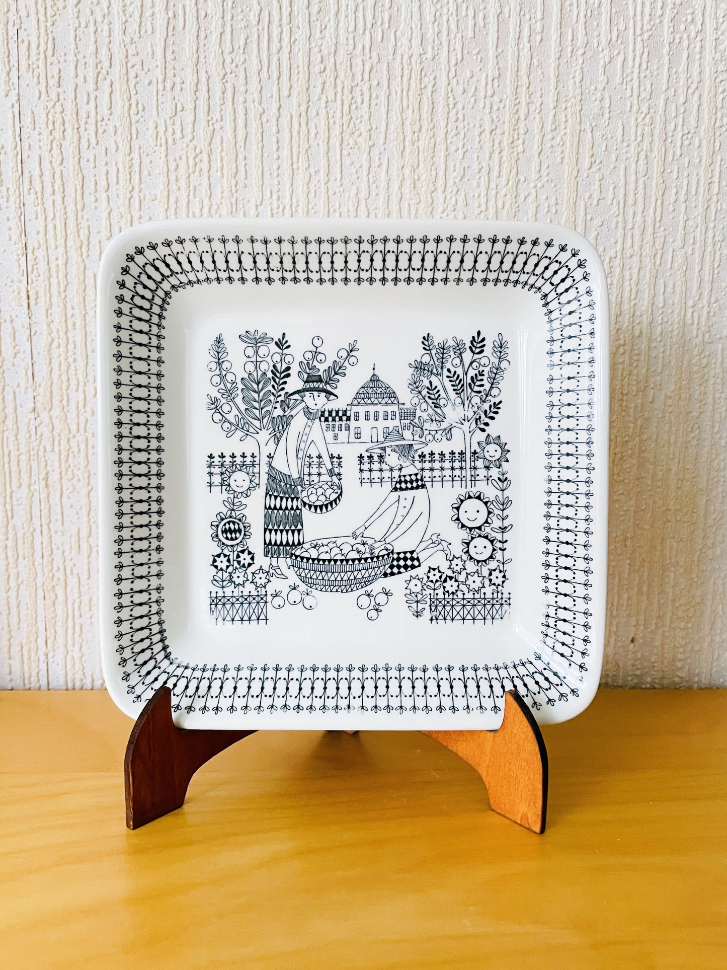 Arabia/Arabia/Raija Uosikkinen/Raija Uosikkinen/Emilia/Emilia/Square/Decorative Plate