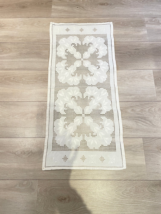 北欧伝統刺繍/ハタンガー刺繍/テーブルクロス