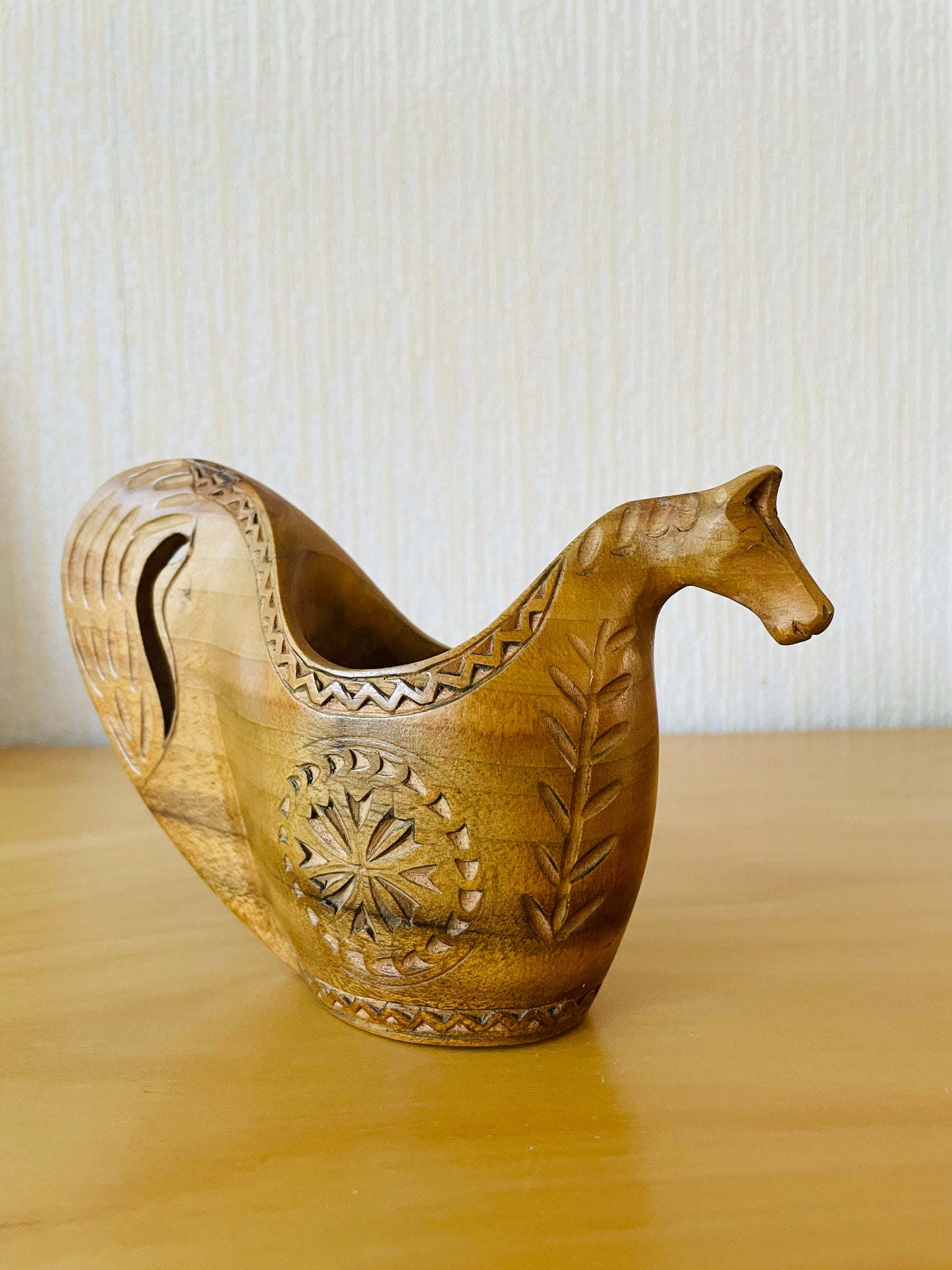 Nordisk svensk traditionell hantverk/Kåsa/Träkåsa/Hästformad