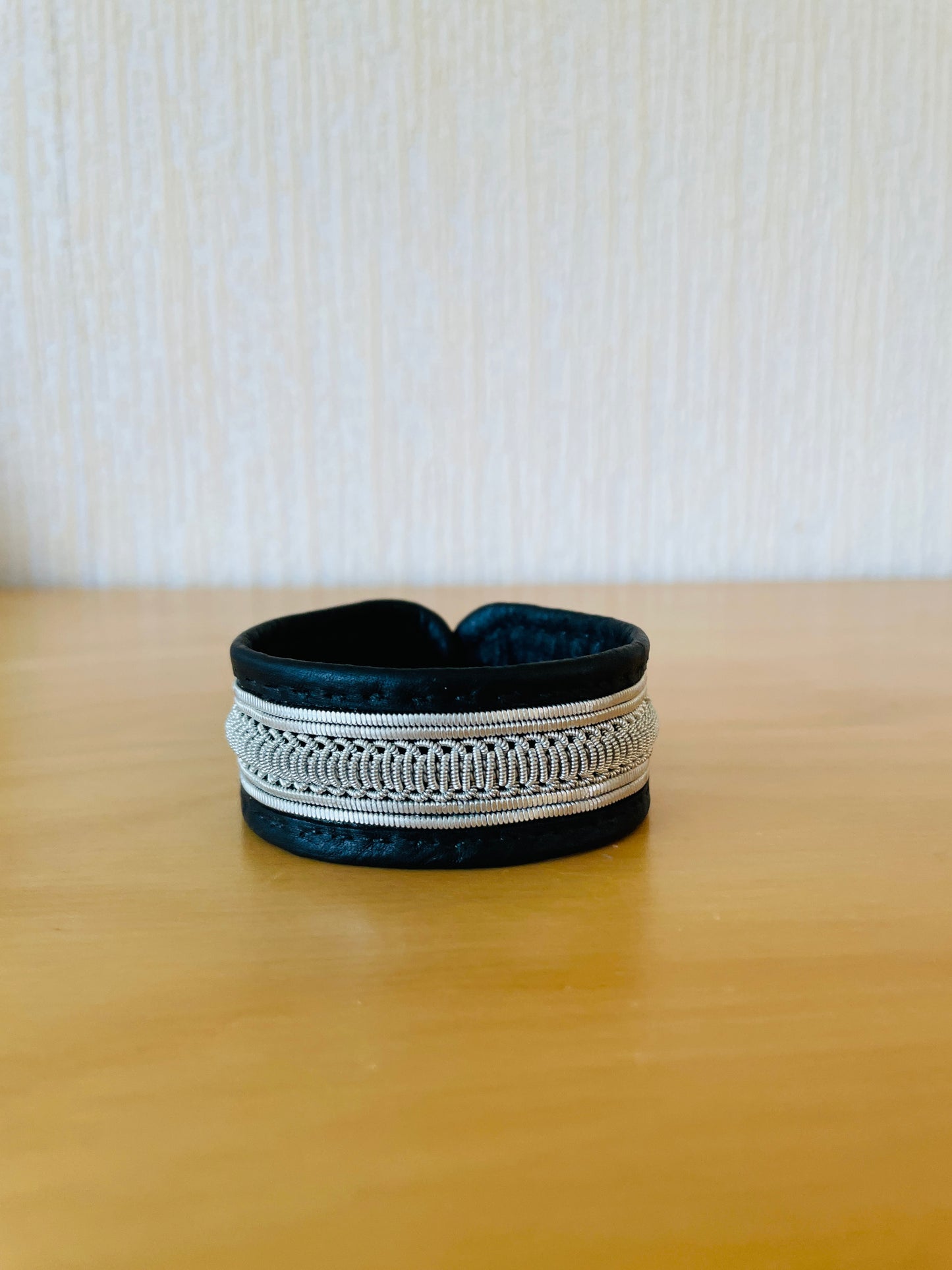 Sameslöjd/サーミ伝統手工芸品/本革製ブレスレット/19cm/ブラック