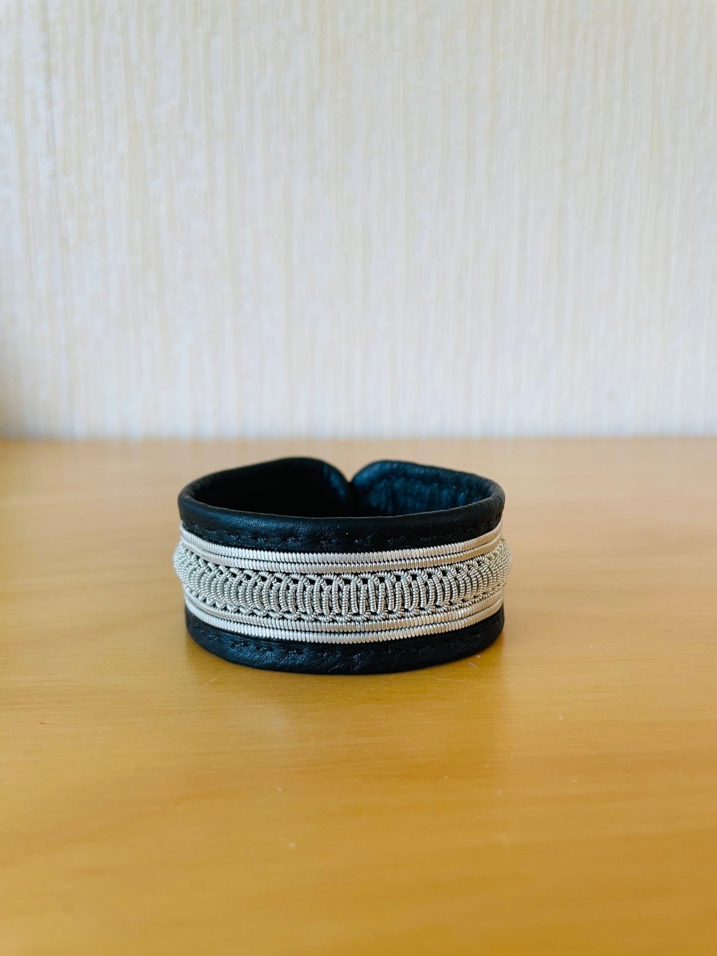 Sameslöjd/サーミ伝統手工芸品/本革製ブレスレット/19cm/ブラック