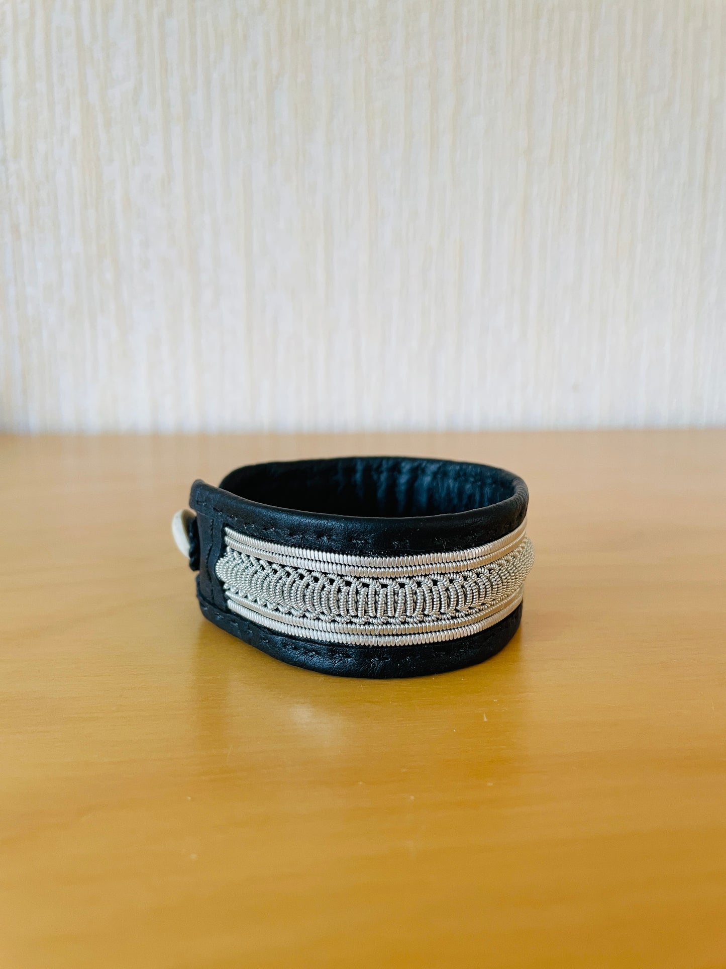 Sameslöjd/サーミ伝統手工芸品/本革製ブレスレット/19cm/ブラック