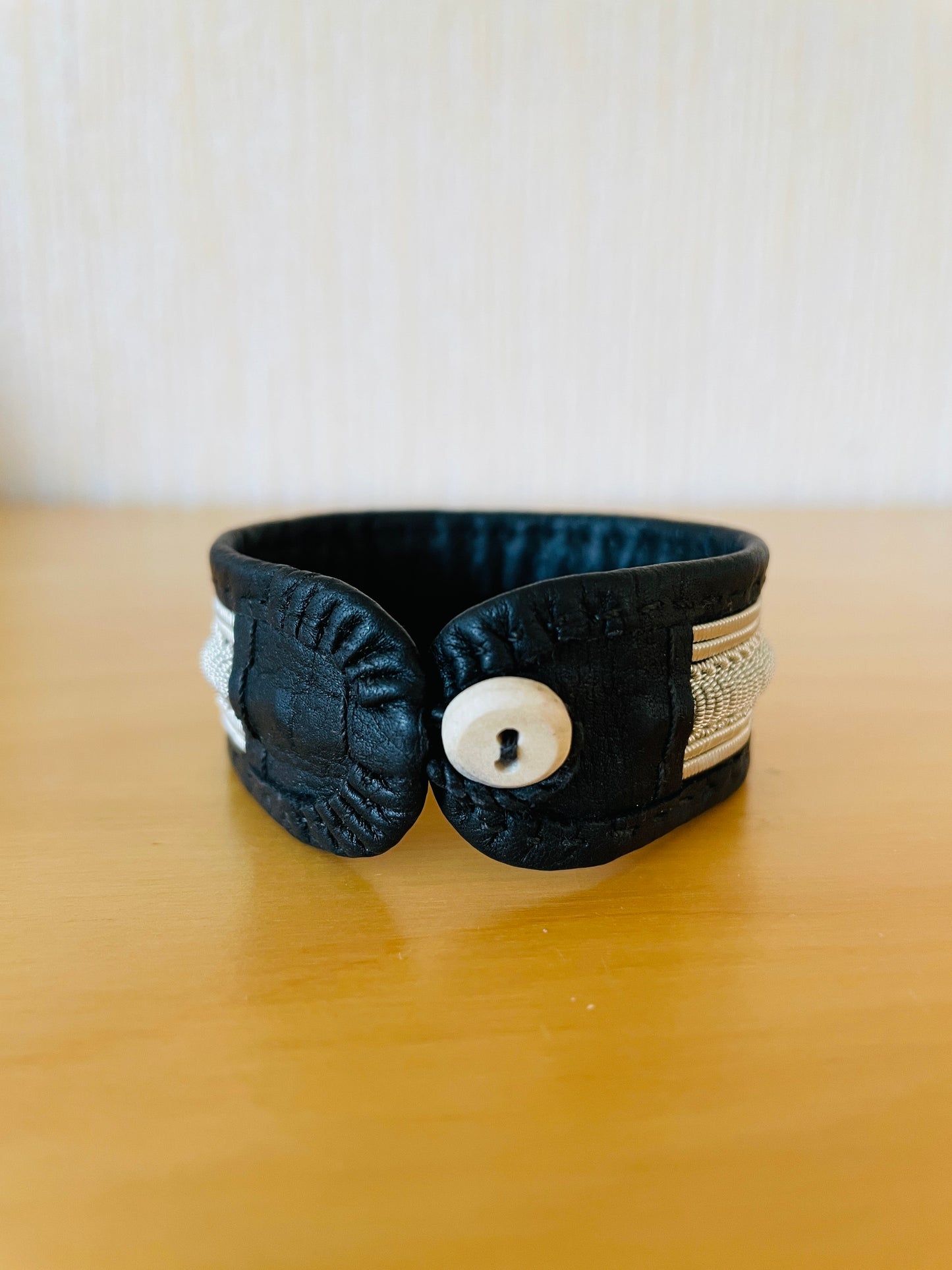 Sameslöjd/サーミ伝統手工芸品/本革製ブレスレット/19cm/ブラック