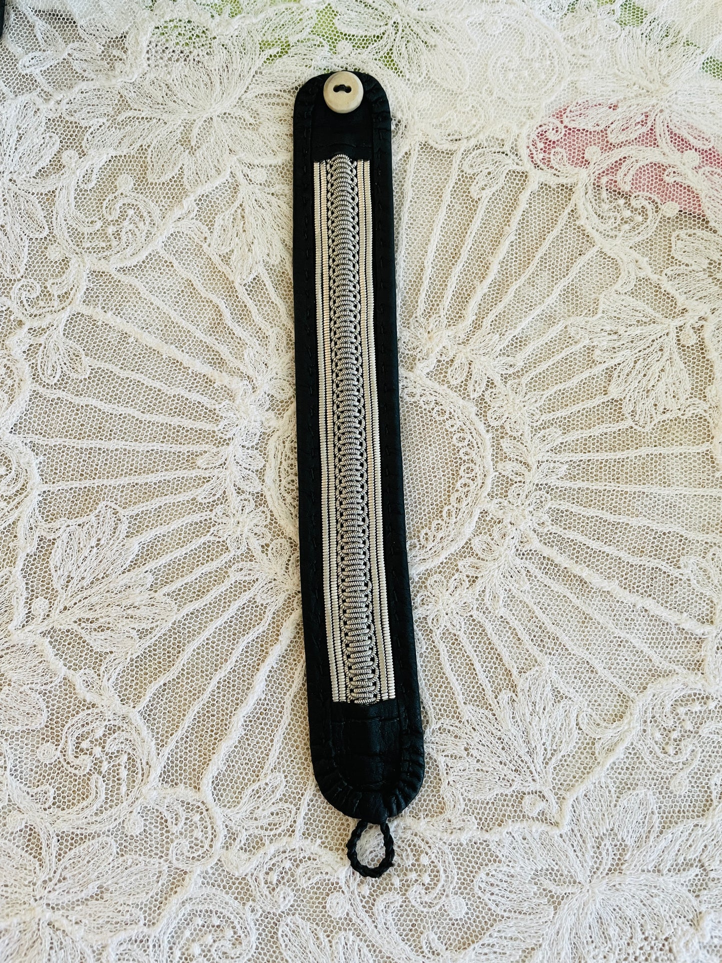 Sameslöjd/サーミ伝統手工芸品/本革製ブレスレット/19cm/ブラック