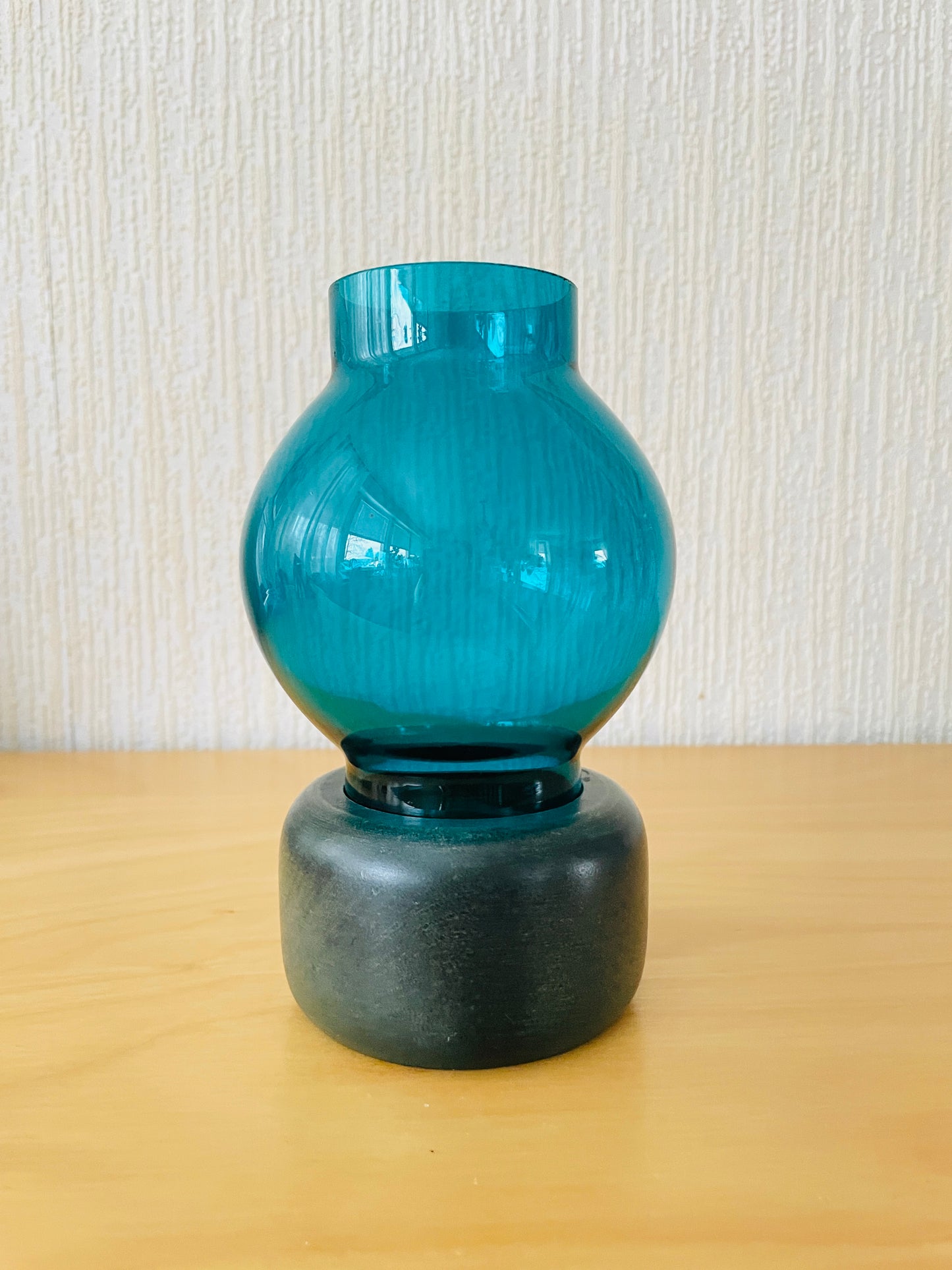 Karl Holmberg/Karl Holmberg/Ljusstake i glas med träfot/Turkosblå