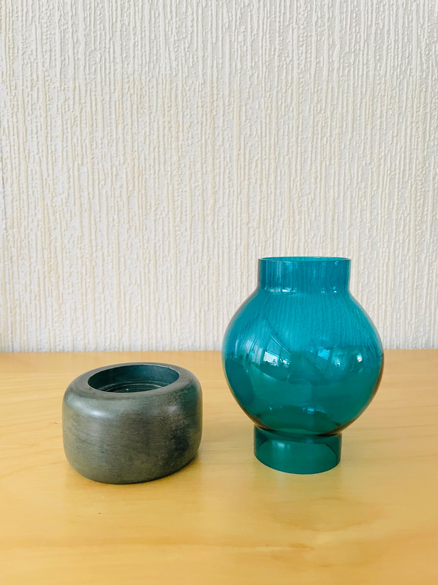 Karl Holmberg/Karl Holmberg/Ljusstake i glas med träfot/Turkosblå