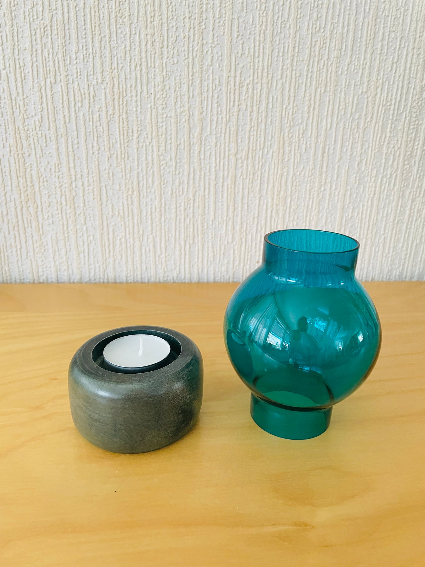 Karl Holmberg/Karl Holmberg/Ljusstake i glas med träfot/Turkosblå