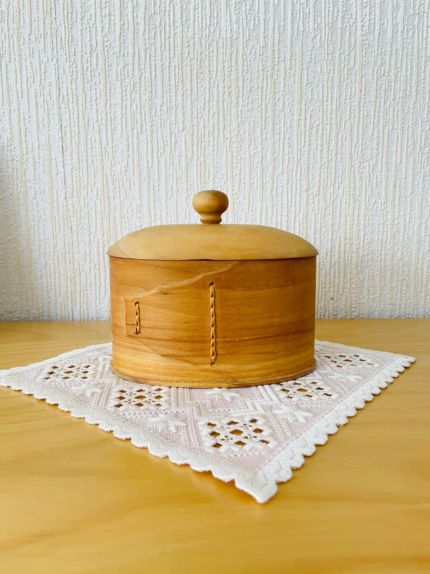 Scandinavian traditional handicraft / Svepask / Storage box with lid