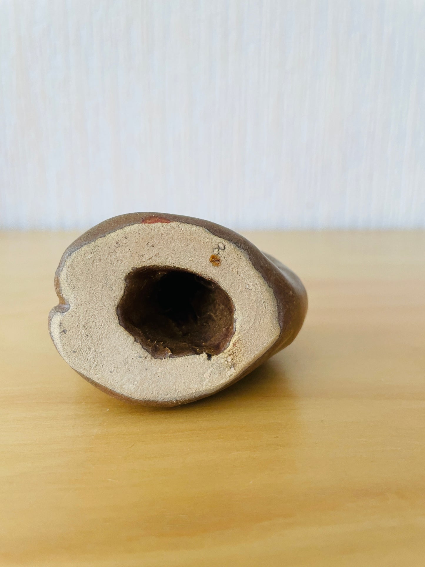 北欧ヴィンテージ/どんぐりを持っている小さなリスさん