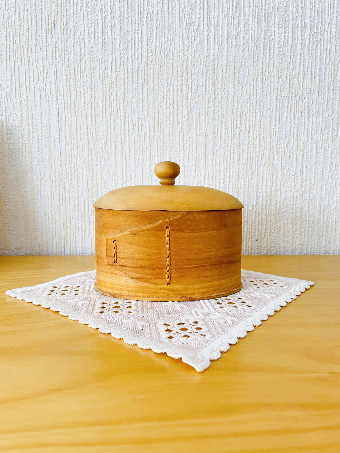 Scandinavian traditional handicraft / Svepask / Storage box with lid