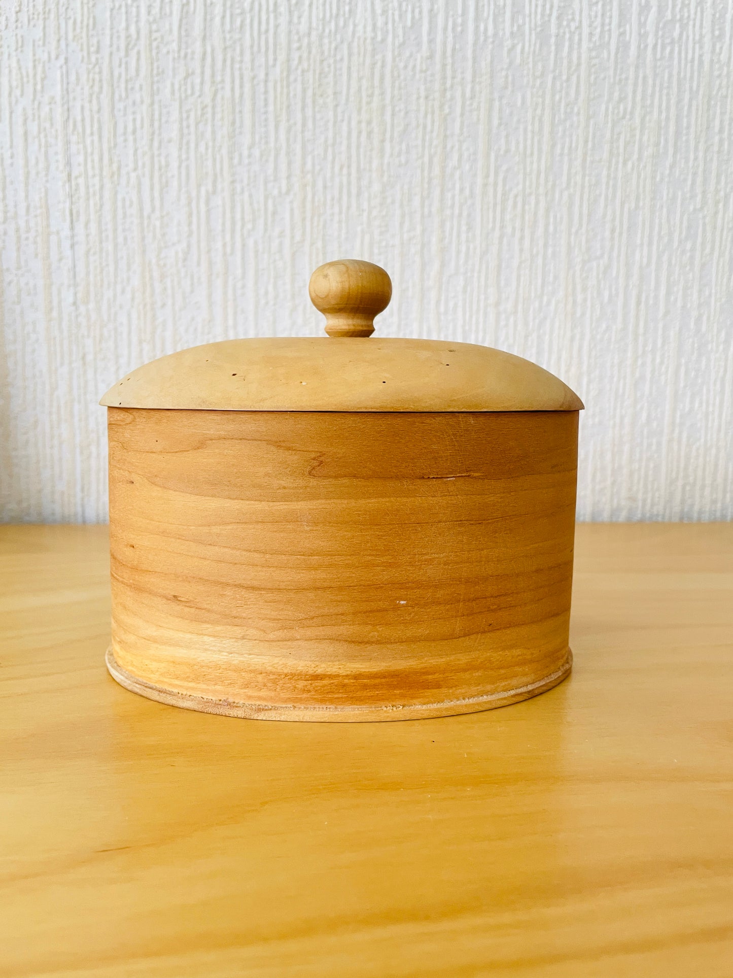 Scandinavian traditional handicraft / Svepask / Storage box with lid