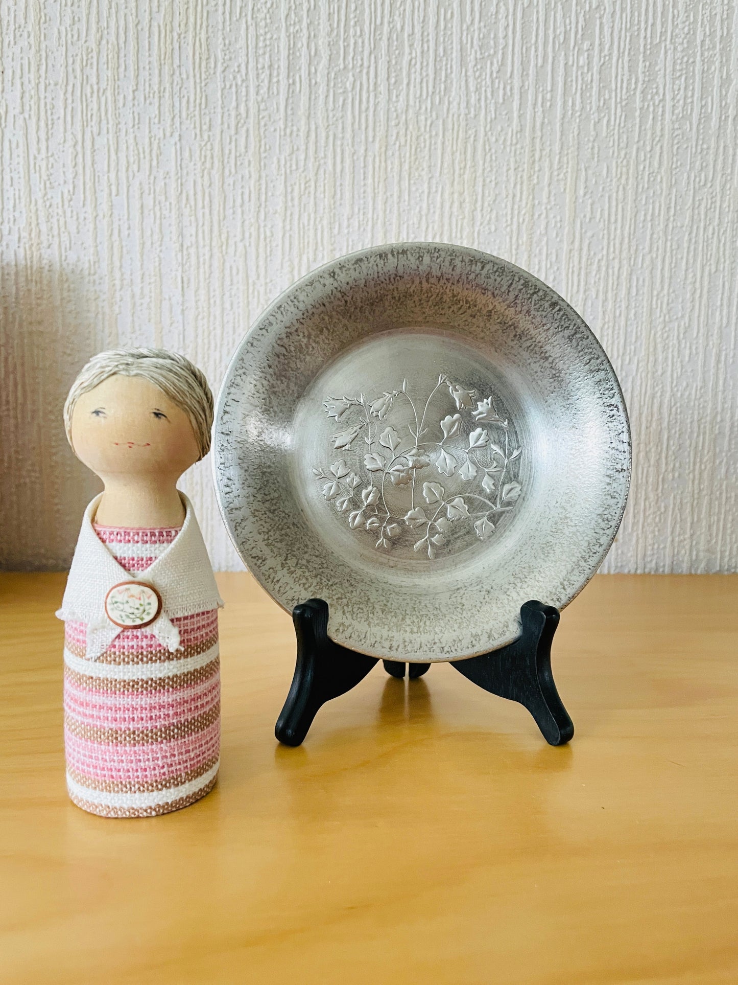 Nordic Handicraft / Wall Decor Plate / Pewter / Linnea Flowers