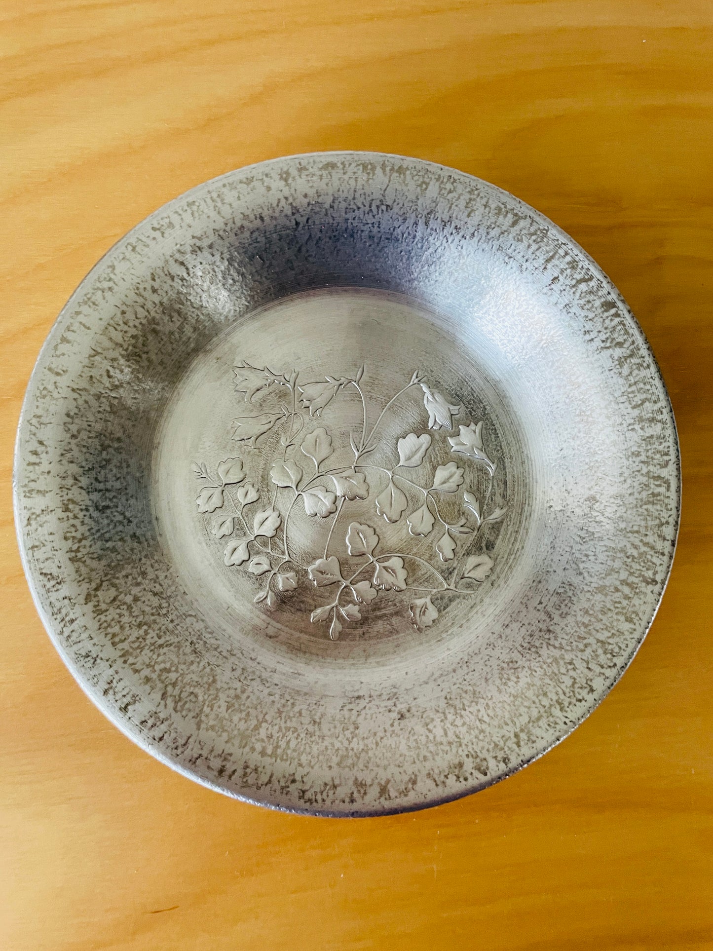 Nordic Handicraft / Wall Decor Plate / Pewter / Linnea Flowers
