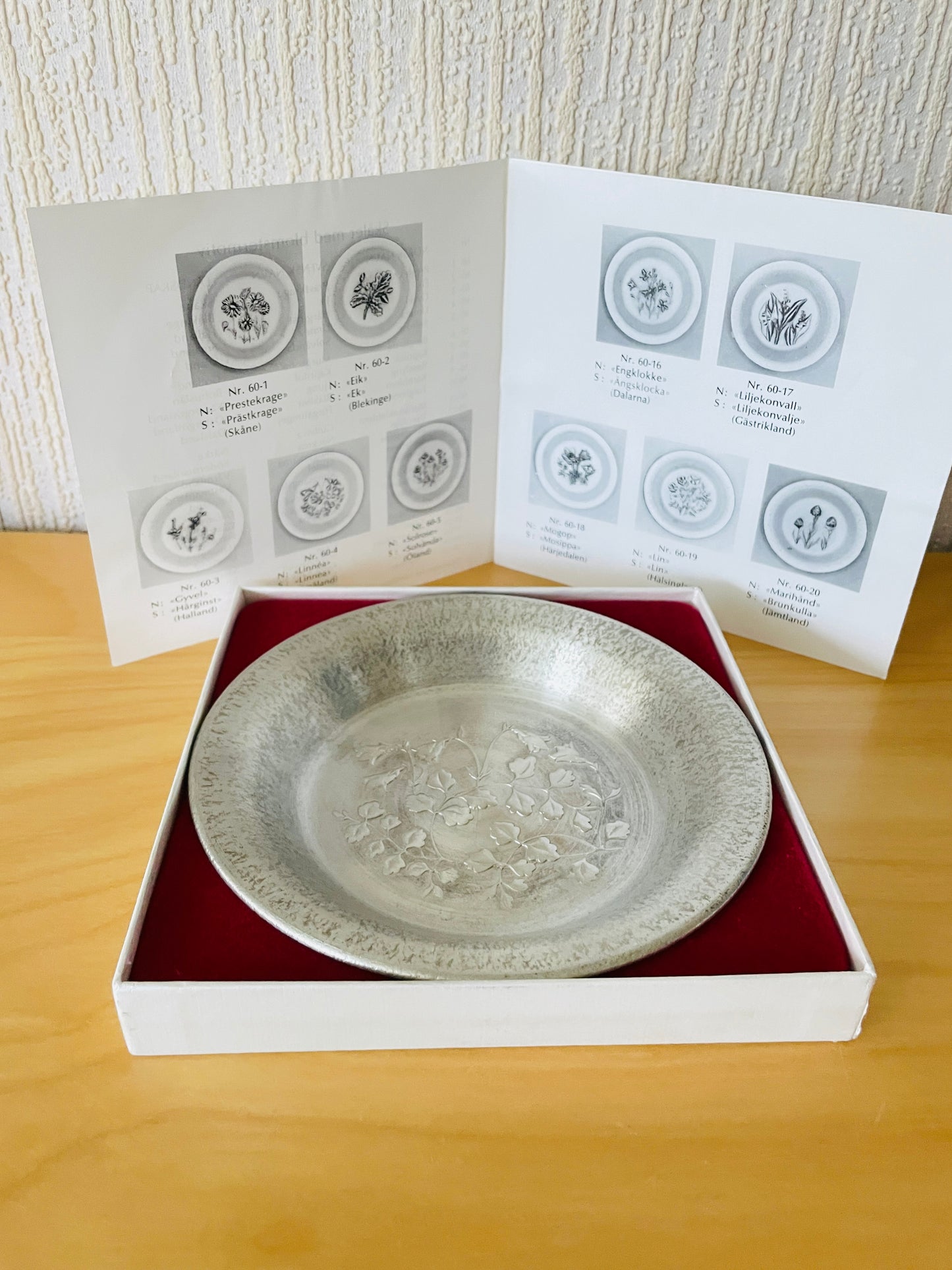 Nordic Handicraft / Wall Decor Plate / Pewter / Linnea Flowers