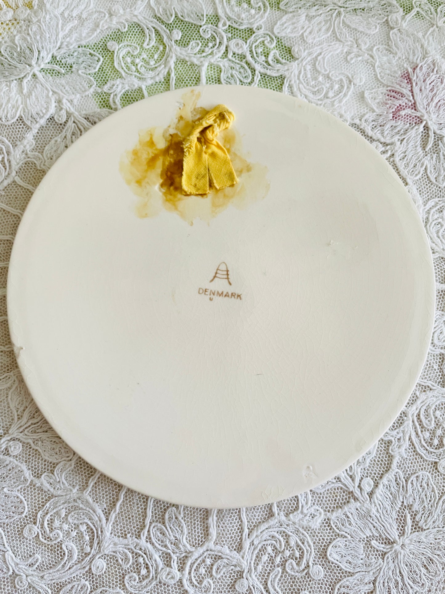 Aluminia Danmark Wall Plate - Girl in a Long Dress in the Forest - Round