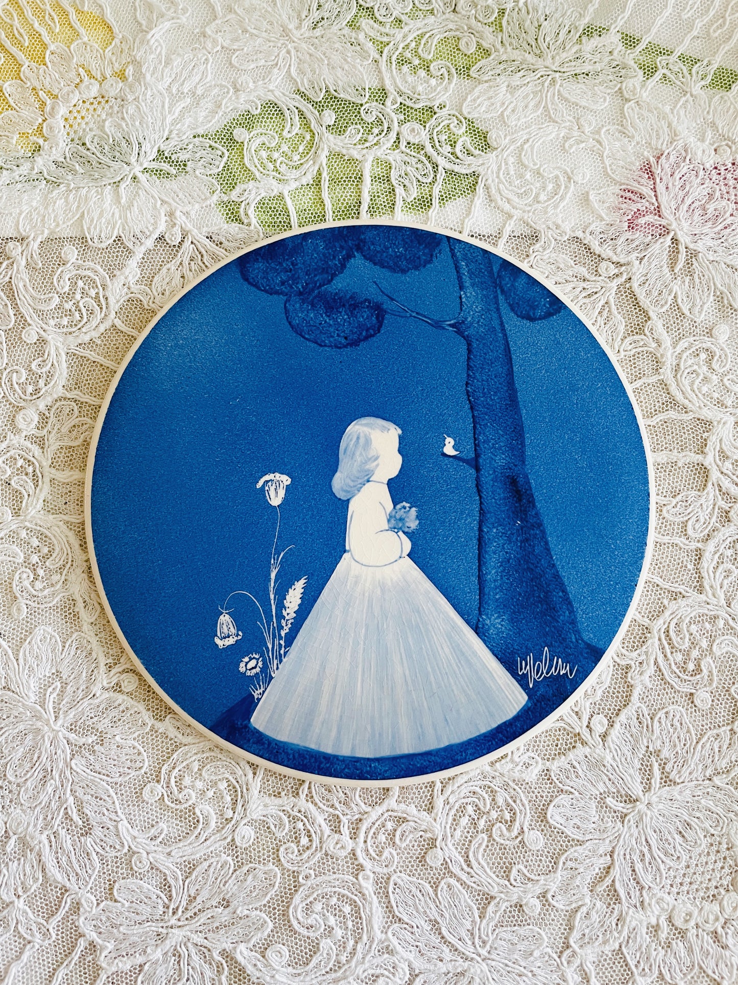 Aluminia Danmark Wall Plate - Girl in a Long Dress in the Forest - Round