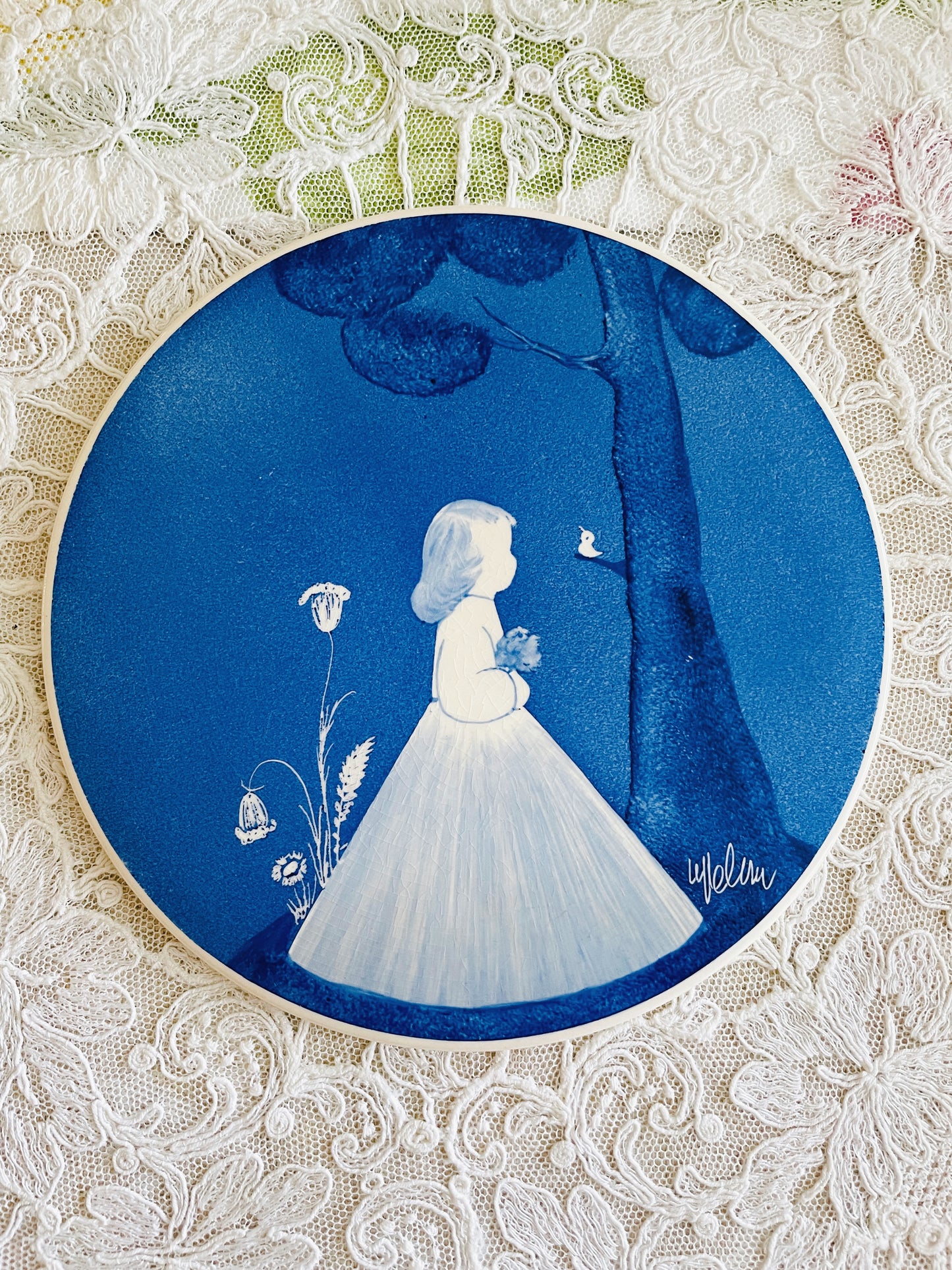 Aluminia Danmark Wall Plate - Girl in a Long Dress in the Forest - Round