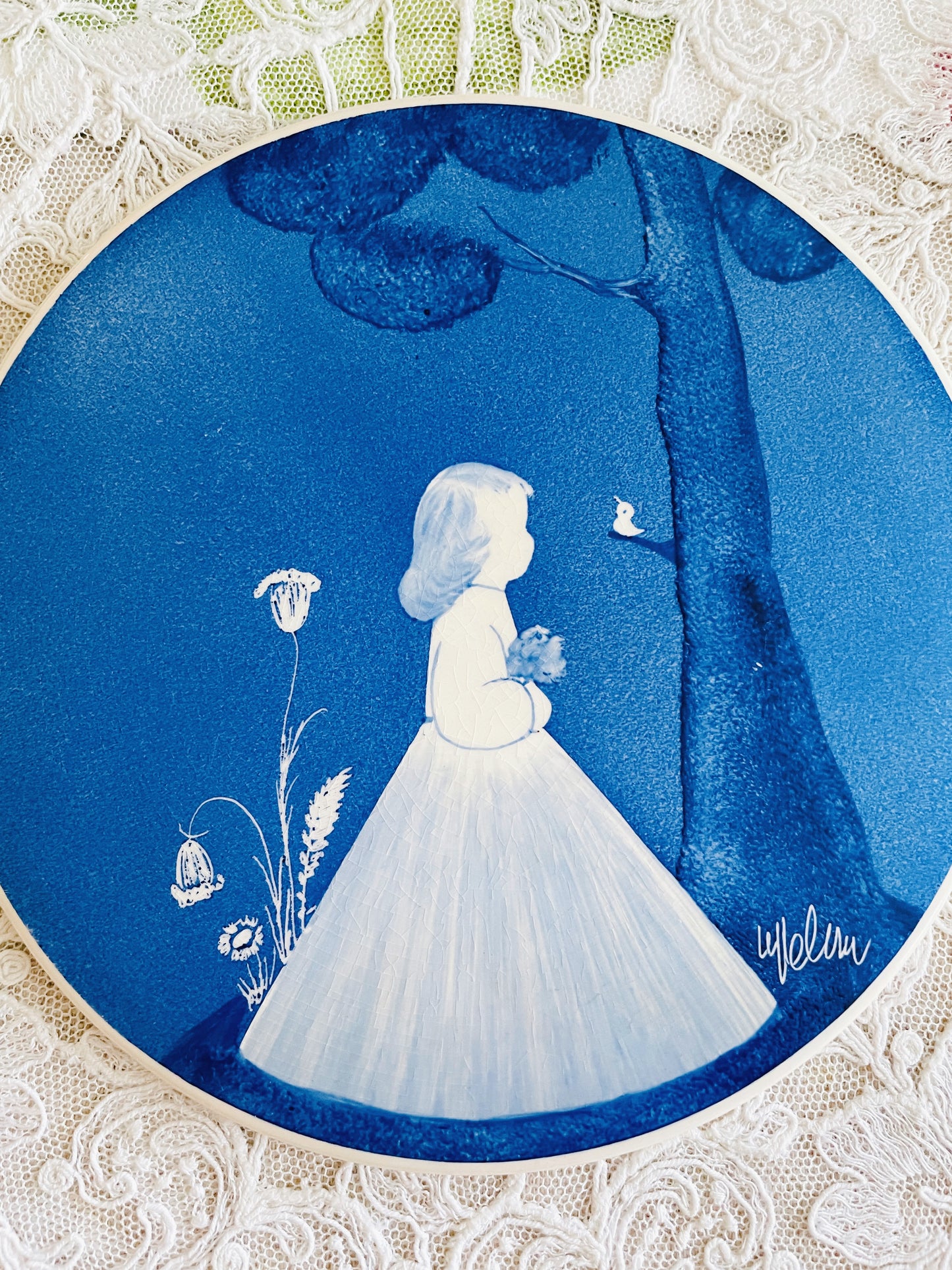 Aluminia Danmark Wall Plate - Girl in a Long Dress in the Forest - Round