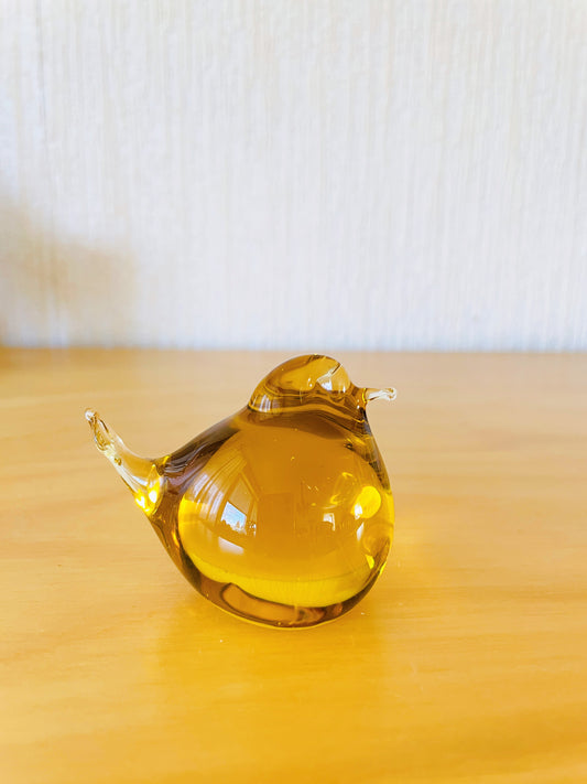 Lindhammar Glas/リンドハンマーガラス工房/ガラスの小鳥のオブジェ/黄色みがかった琥珀色
