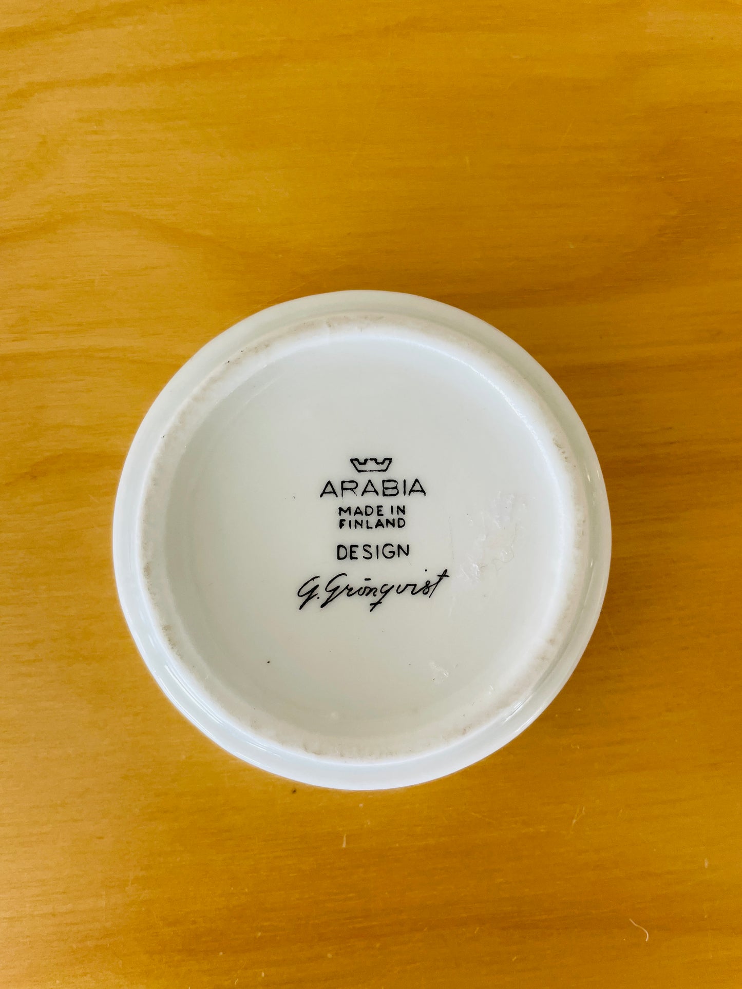 Arabia/Arabia/Gunvor Olin-Grönqvist/Gunvor Olin-Grönqvist/Liten hönafat/Gyllene ägg