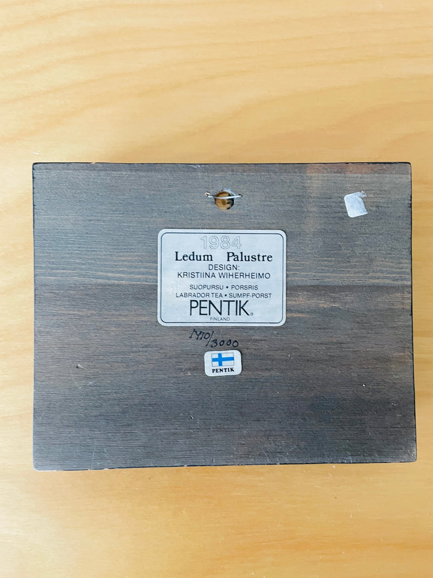 Pentik Finland/ペンテイク.フィンランド/Kristiina Saanioクリスチーナ.サーニオ/ワイルドロースマリー/木製額陶板