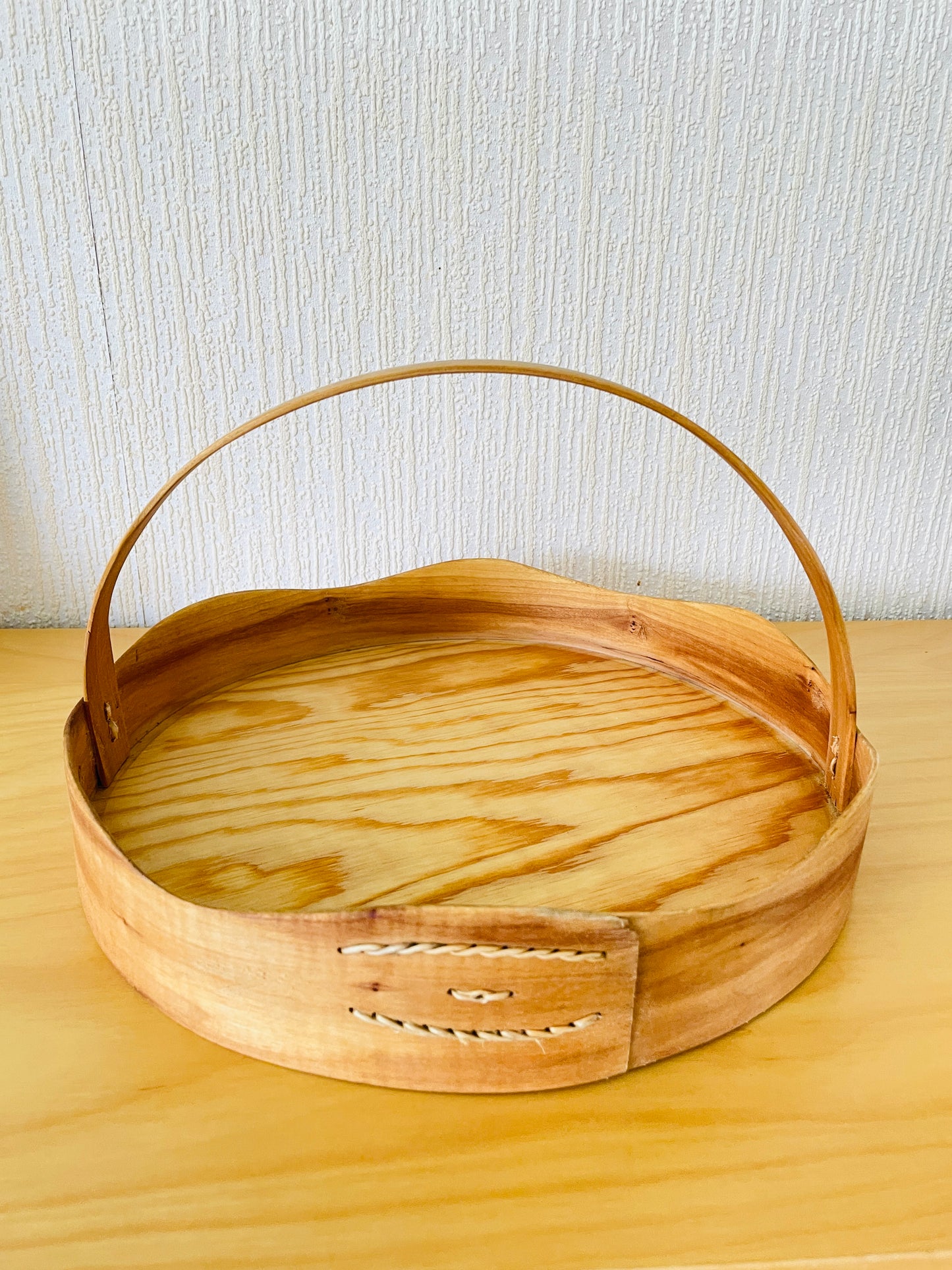 北欧伝統手工芸/Svepkorg/スヴェープ/バンズトレイ/ハタンガー刺繍クロス付き