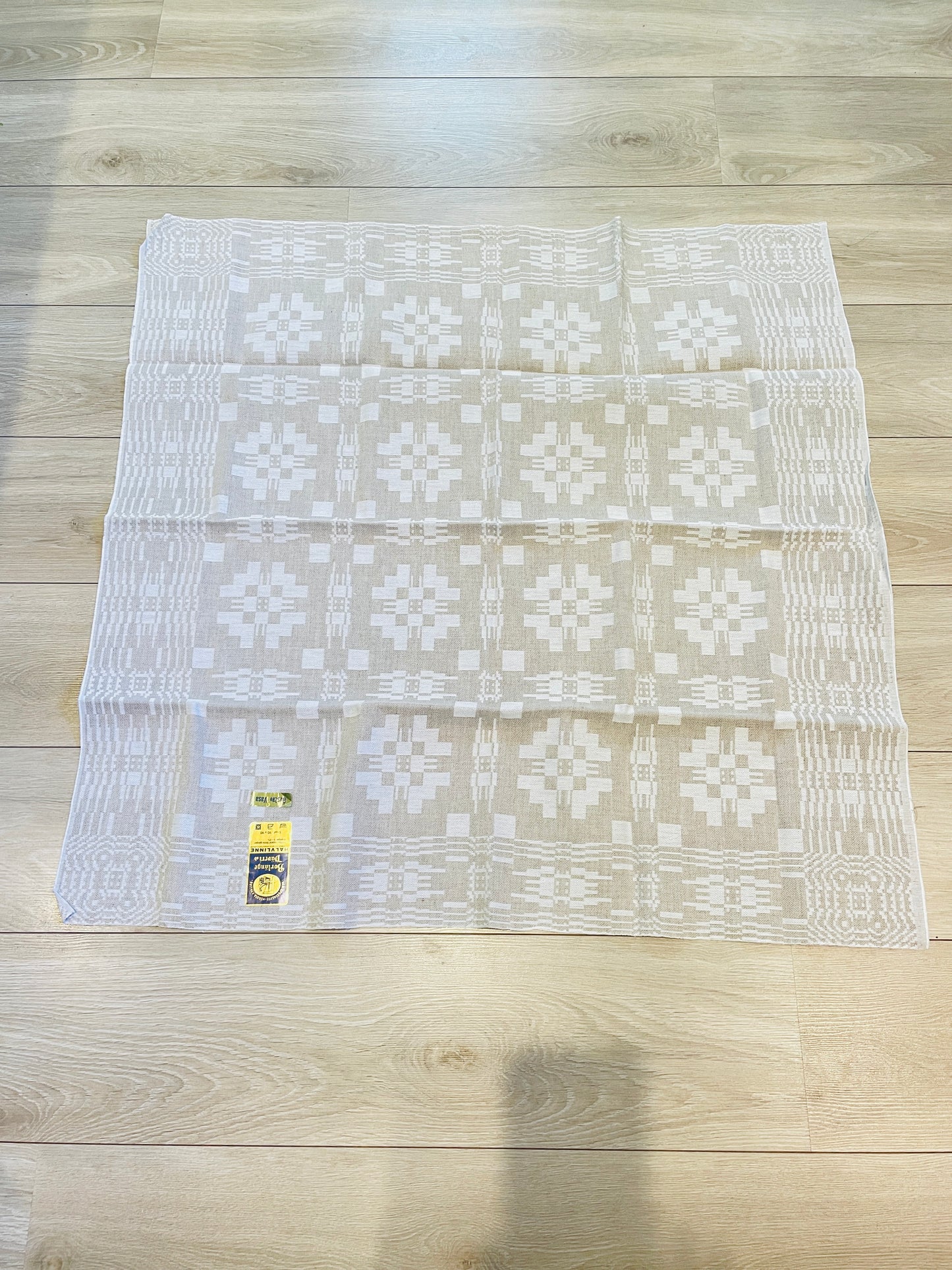 北欧伝統織物/テーブルクロス/リネン、コットン地/90cm x 90cm