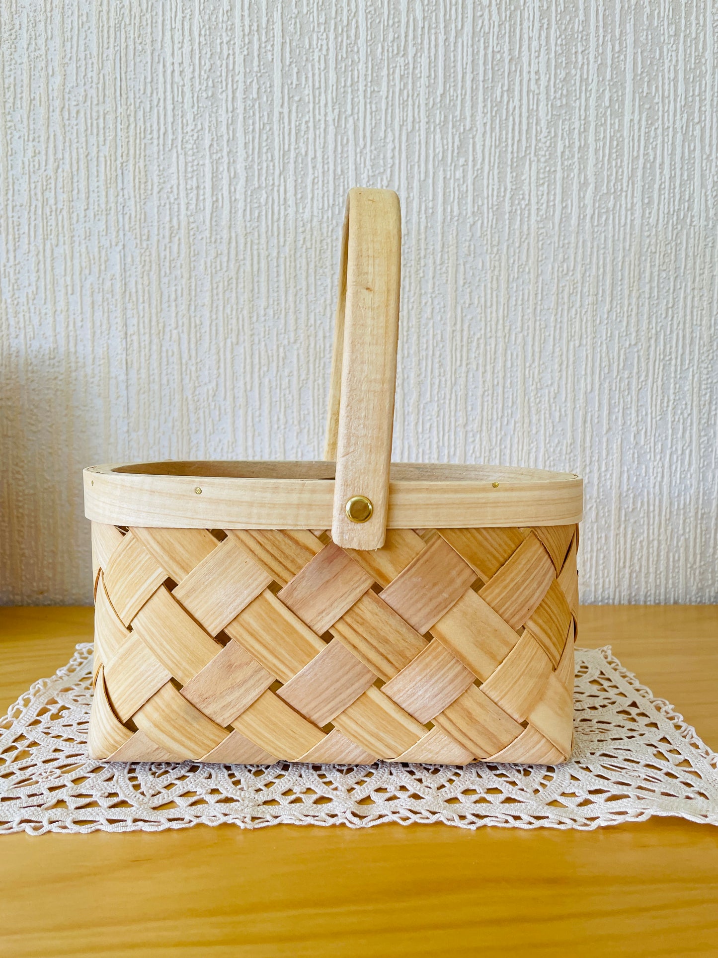 Traditional Nordic Handicrafts / Spånkorg / Sponkori / Basket with a single handle